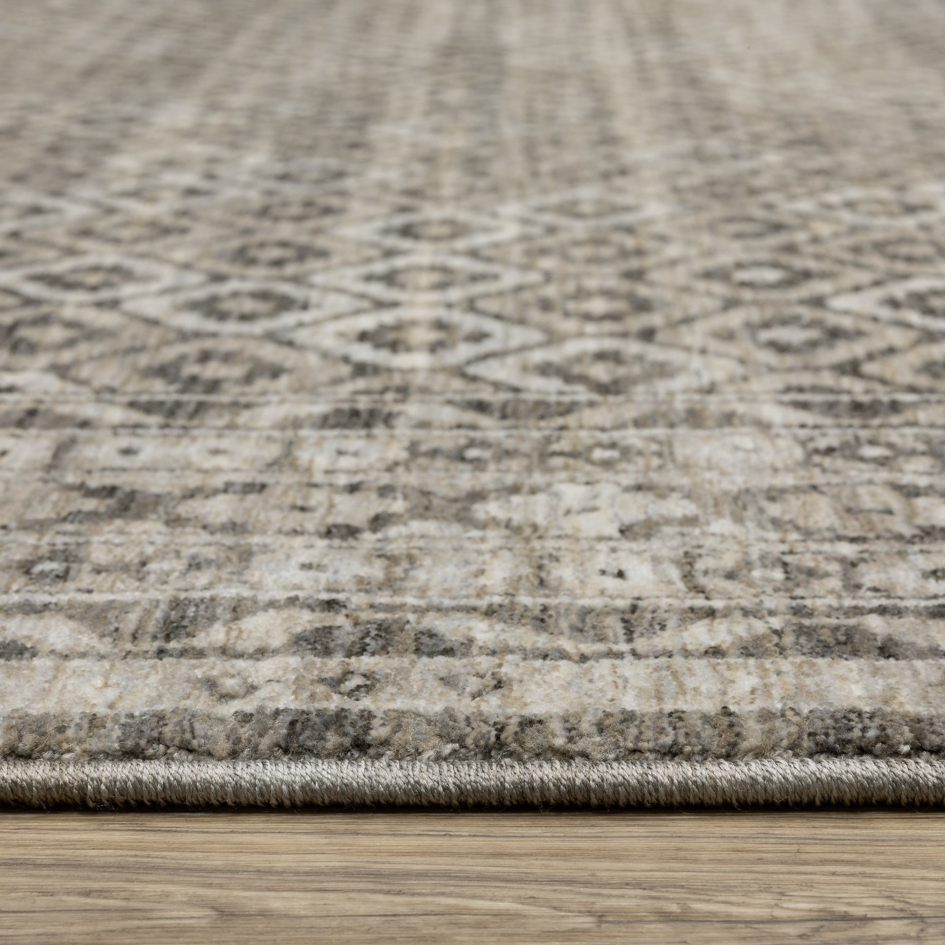 Chamberlain Border Grey/ Black Distressed Cut Pile Rug