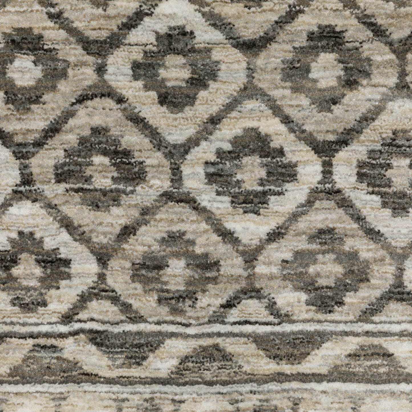 Chamberlain Border Grey/ Black Distressed Cut Pile Rug