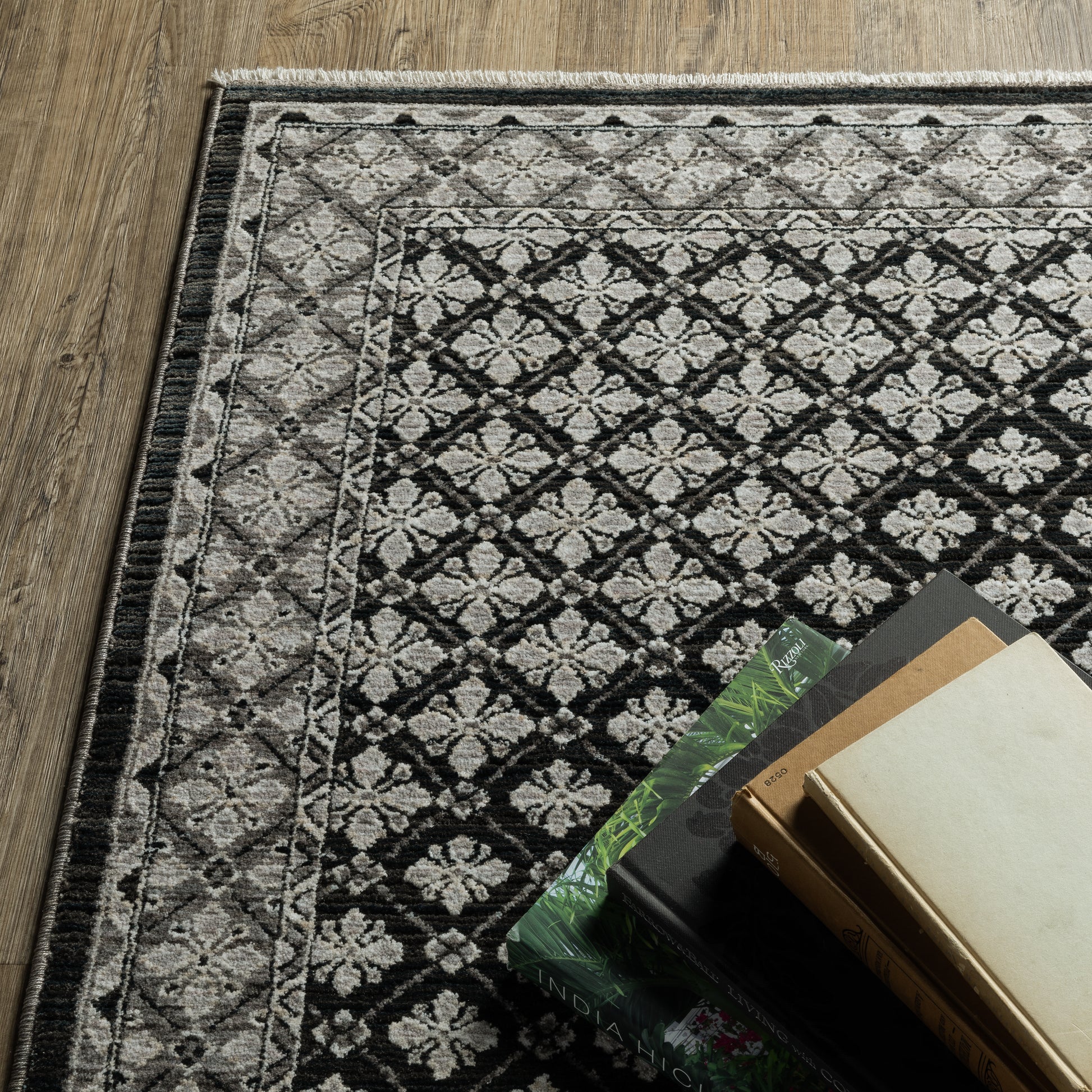 Chamberlain Medallion Black/ Grey Geometric Cut Pile Rug