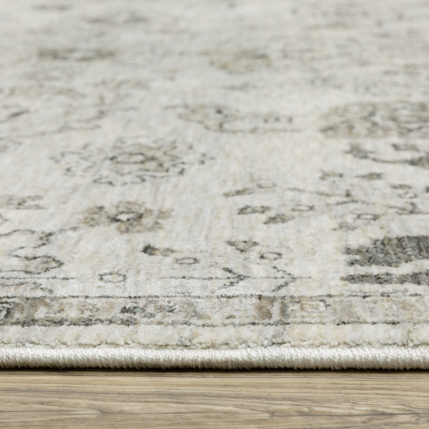 Chamberlain Distressed Ivory/ Grey Floral Cut Pile Rug