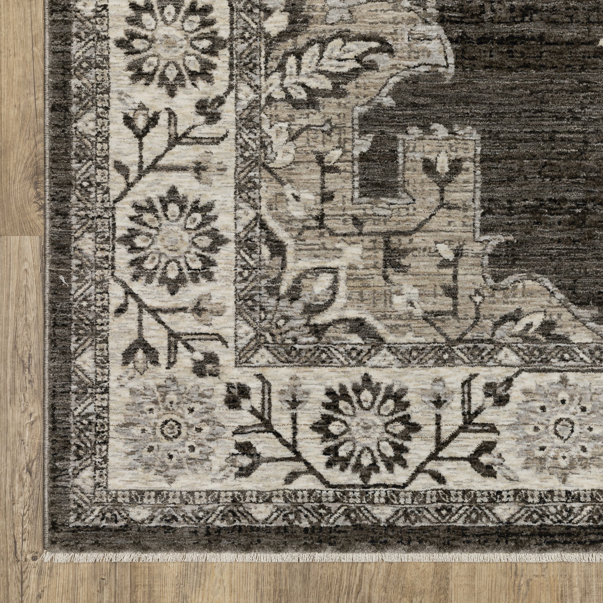 Chamberlain Medallion Grey/ Beige Distressed Cut Pile Rug