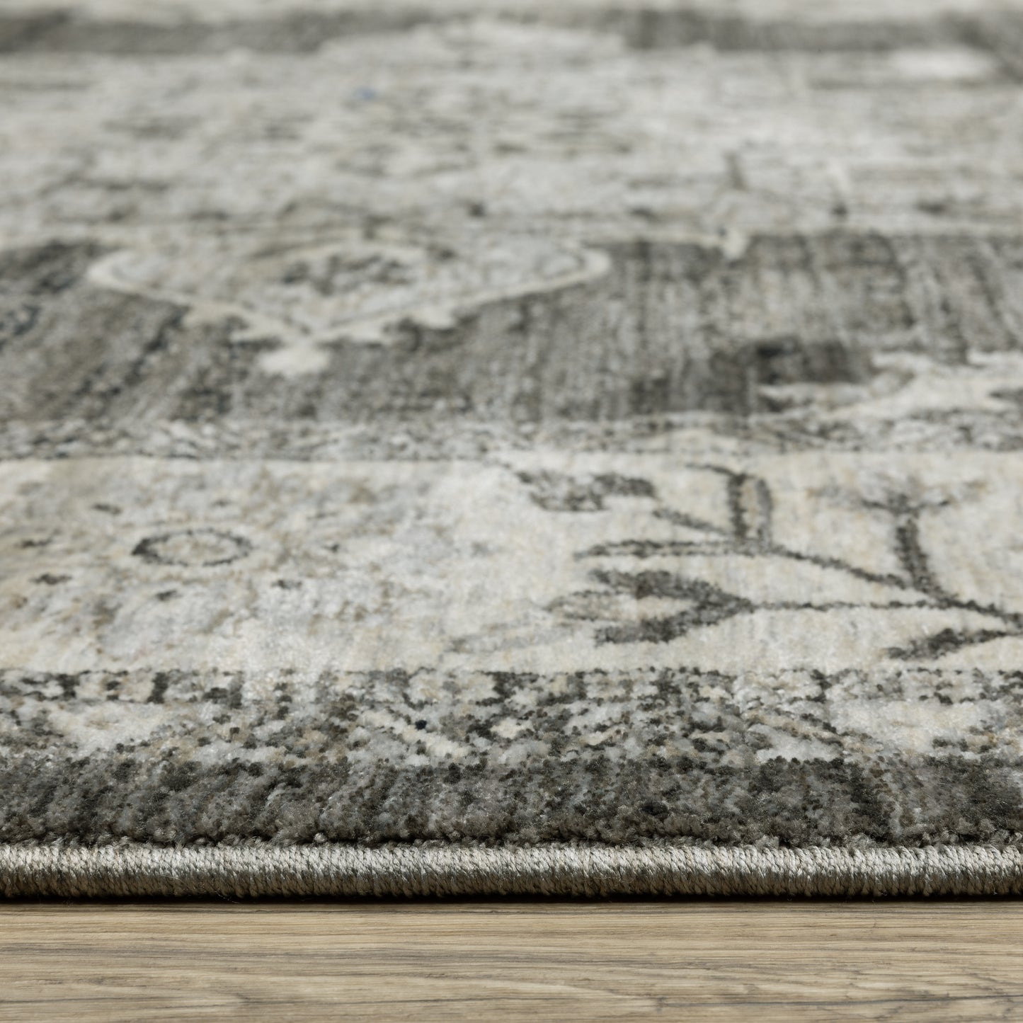 Chamberlain Medallion Grey/ Beige Distressed Cut Pile Rug