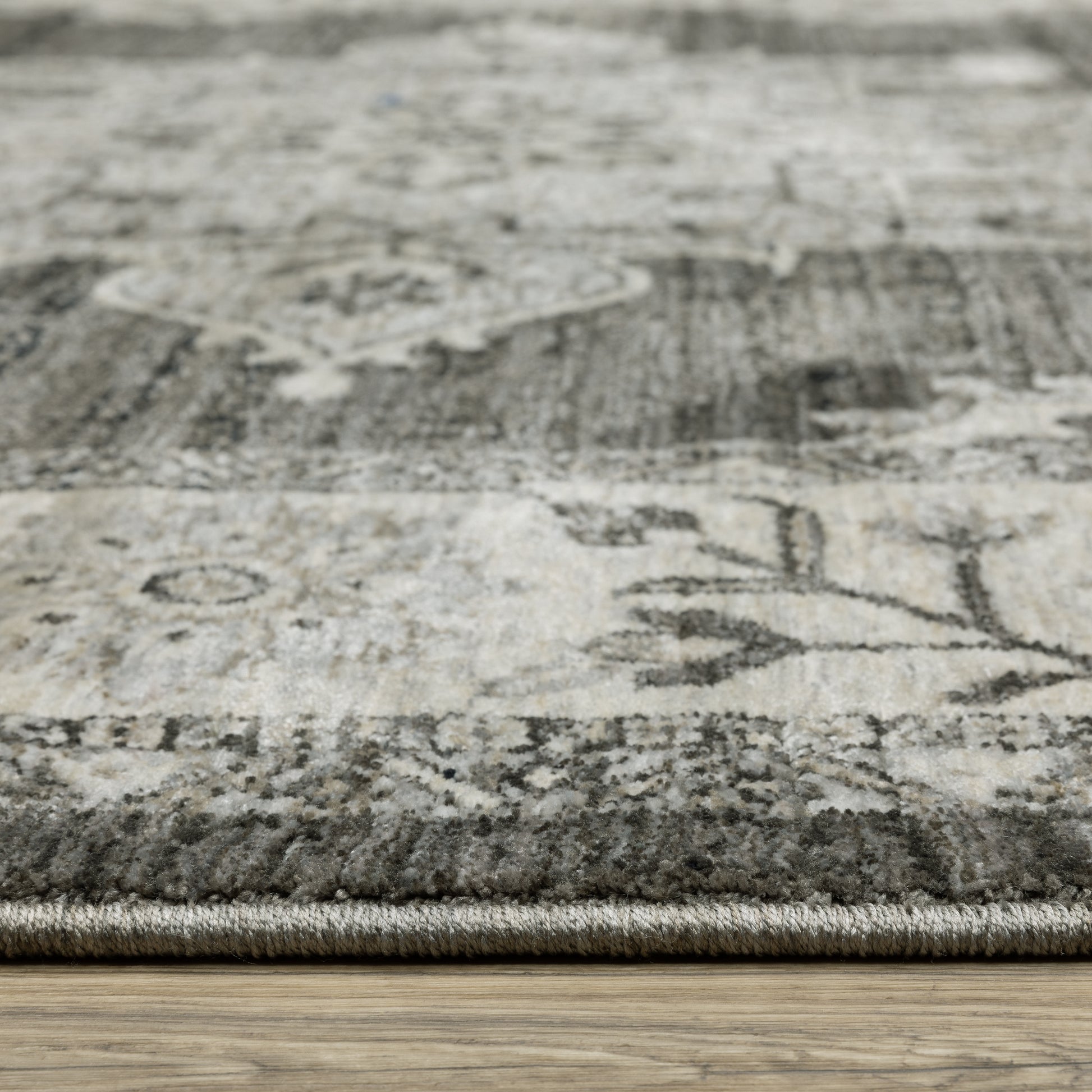 Chamberlain Medallion Grey/ Beige Distressed Cut Pile Rug