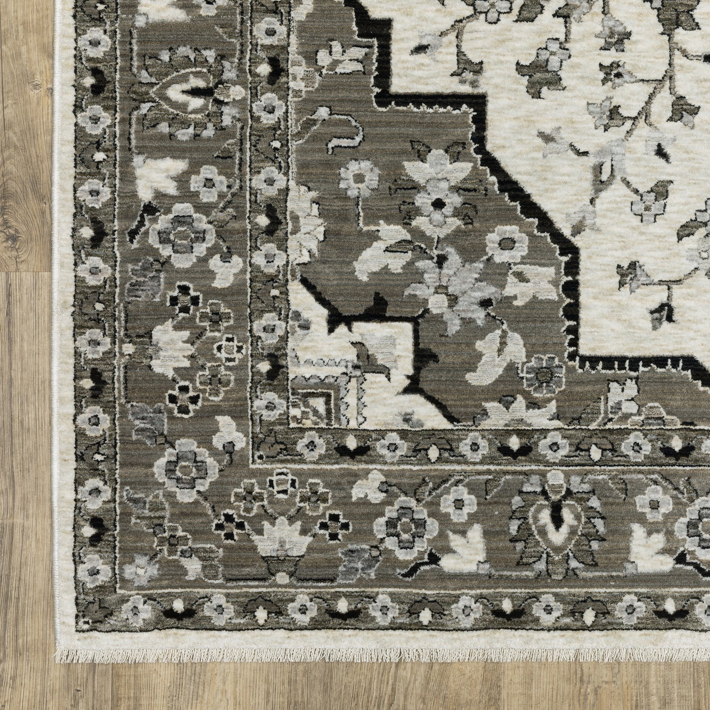 Chamberlain Medallion Ivory/ Grey Floral Cut Pile Rug