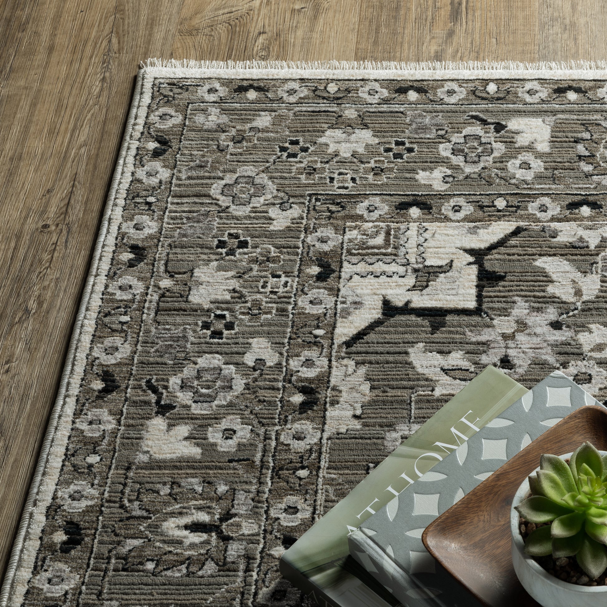 Chamberlain Medallion Ivory/ Grey Floral Cut Pile Rug