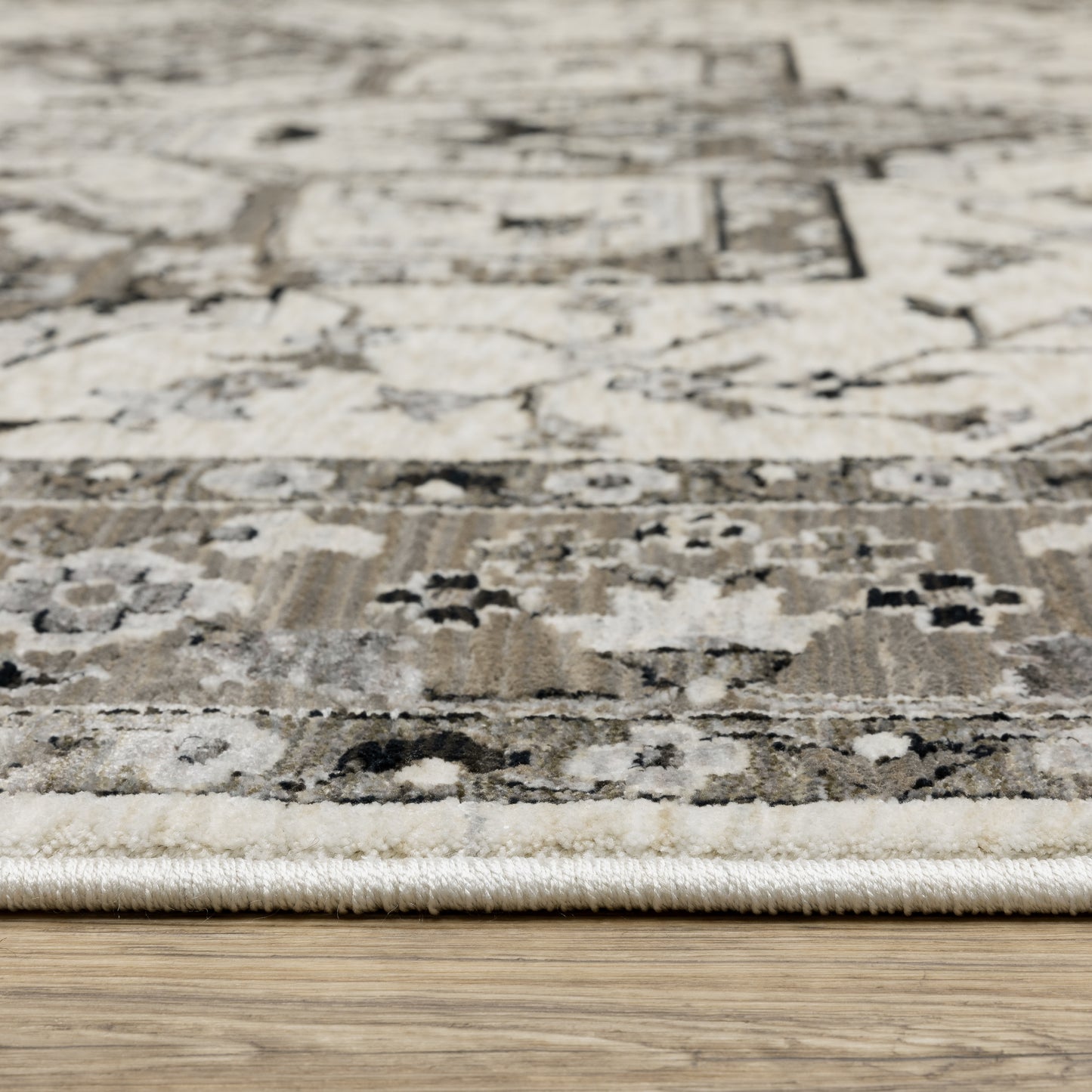 Chamberlain Medallion Ivory/ Grey Floral Cut Pile Rug