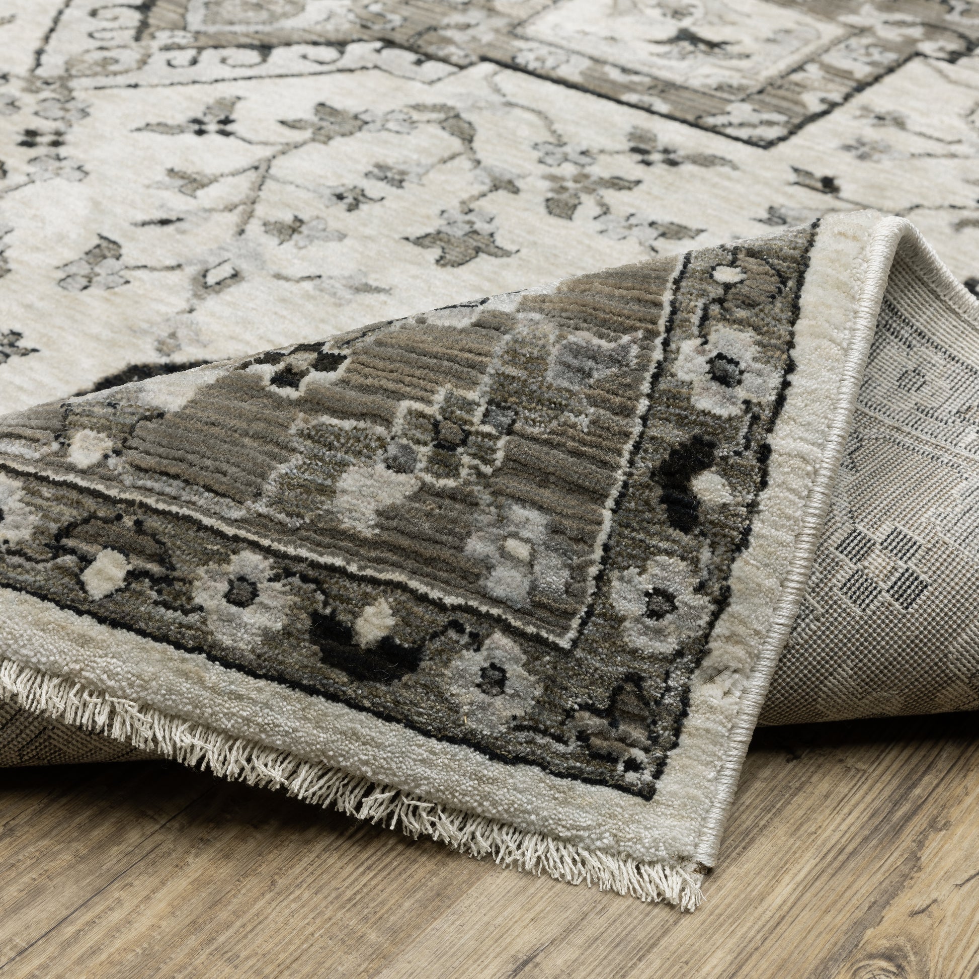 Chamberlain Medallion Ivory/ Grey Floral Cut Pile Rug