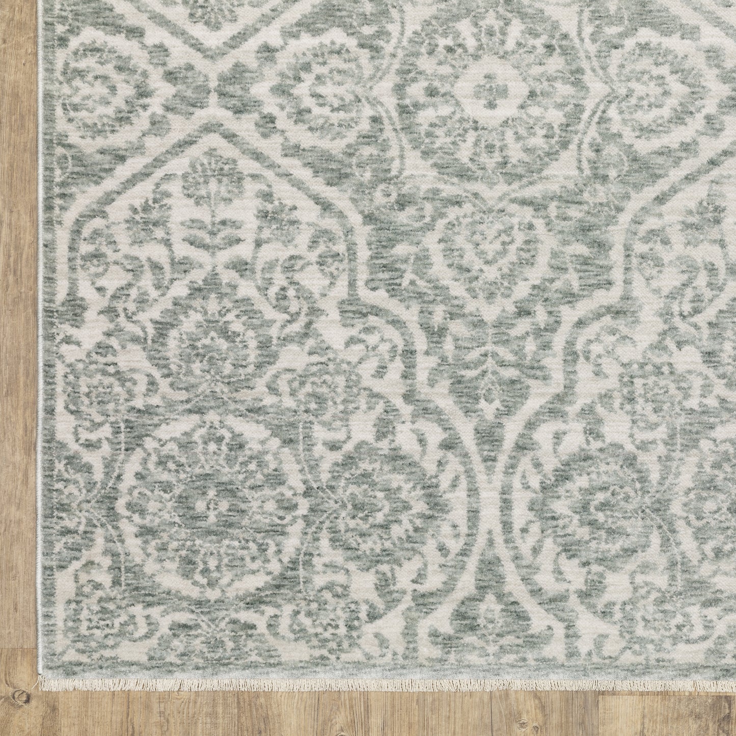 Echo Medallion Green/ Ivory Floral Cut Pile Rug