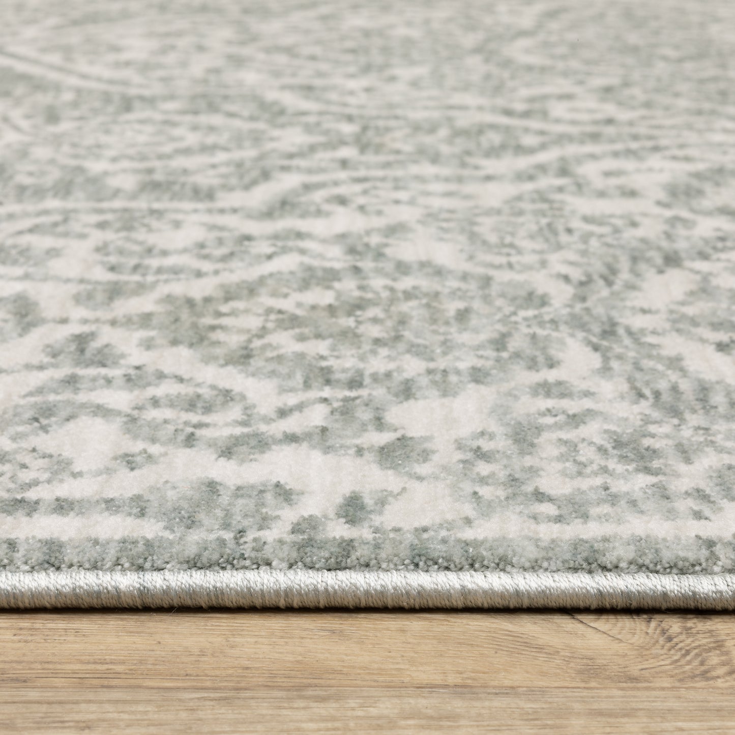 Echo Medallion Green/ Ivory Floral Cut Pile Rug