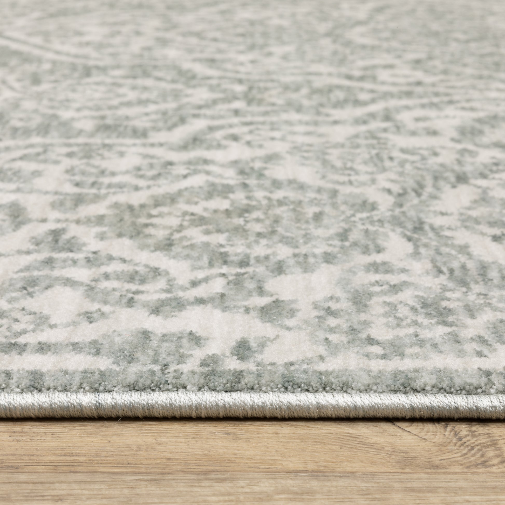 Echo Medallion Green/ Ivory Floral Cut Pile Rug