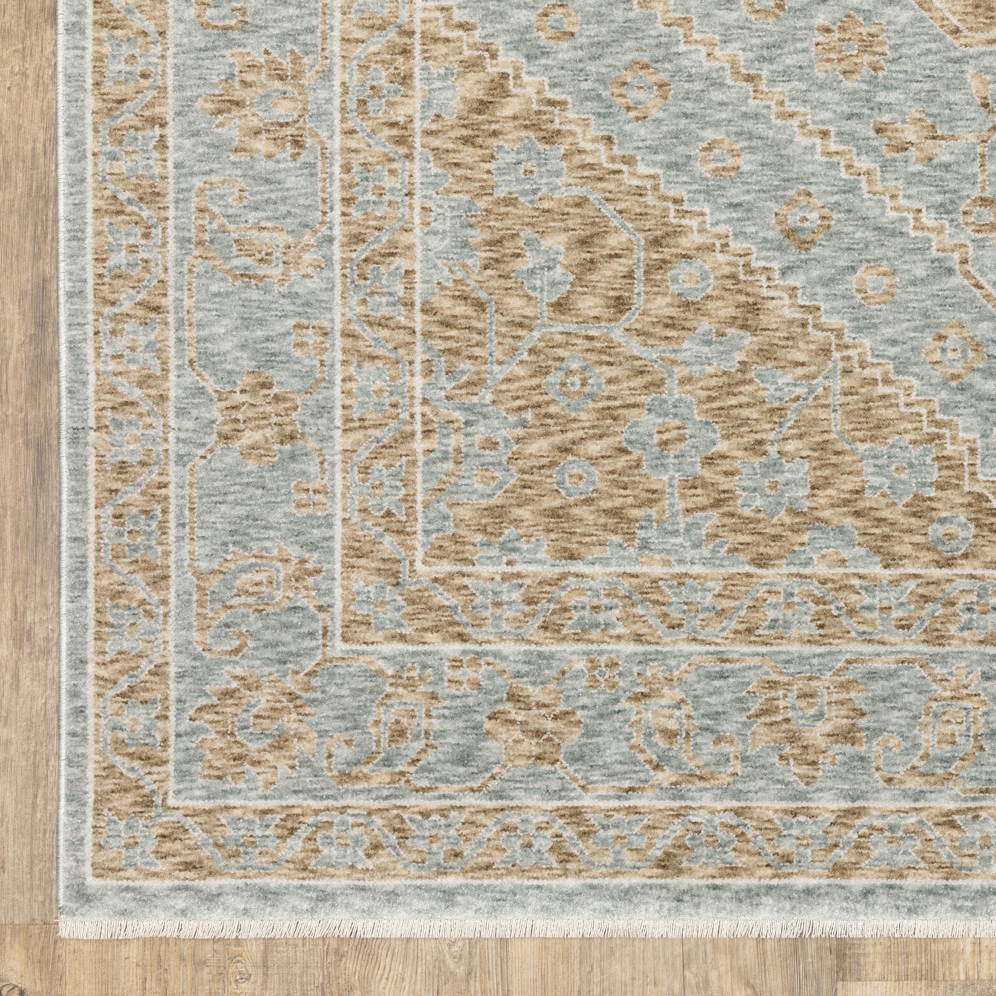 Echo Medallion Beige/ Blue Cut Pile Rug