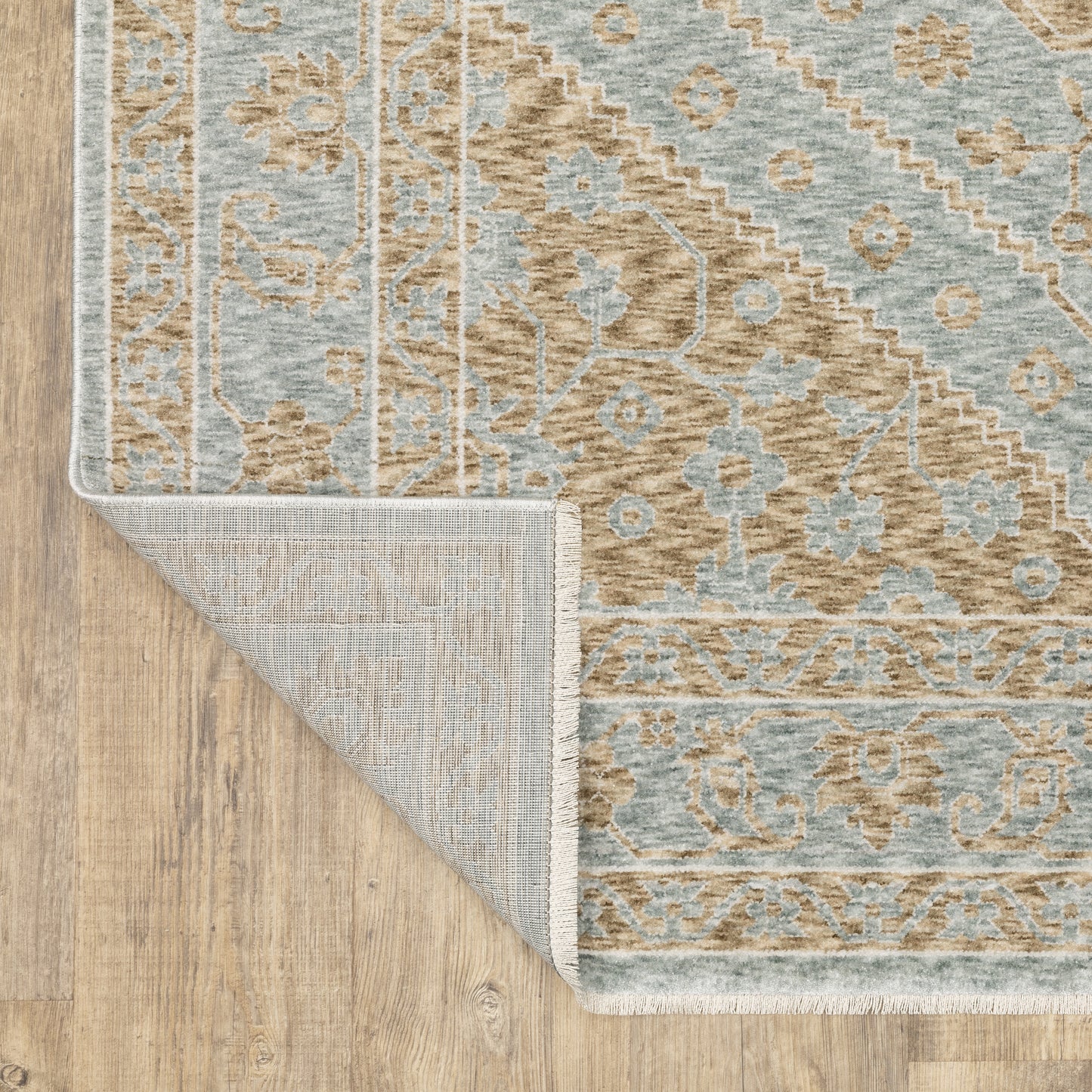Echo Medallion Beige/ Blue Cut Pile Rug