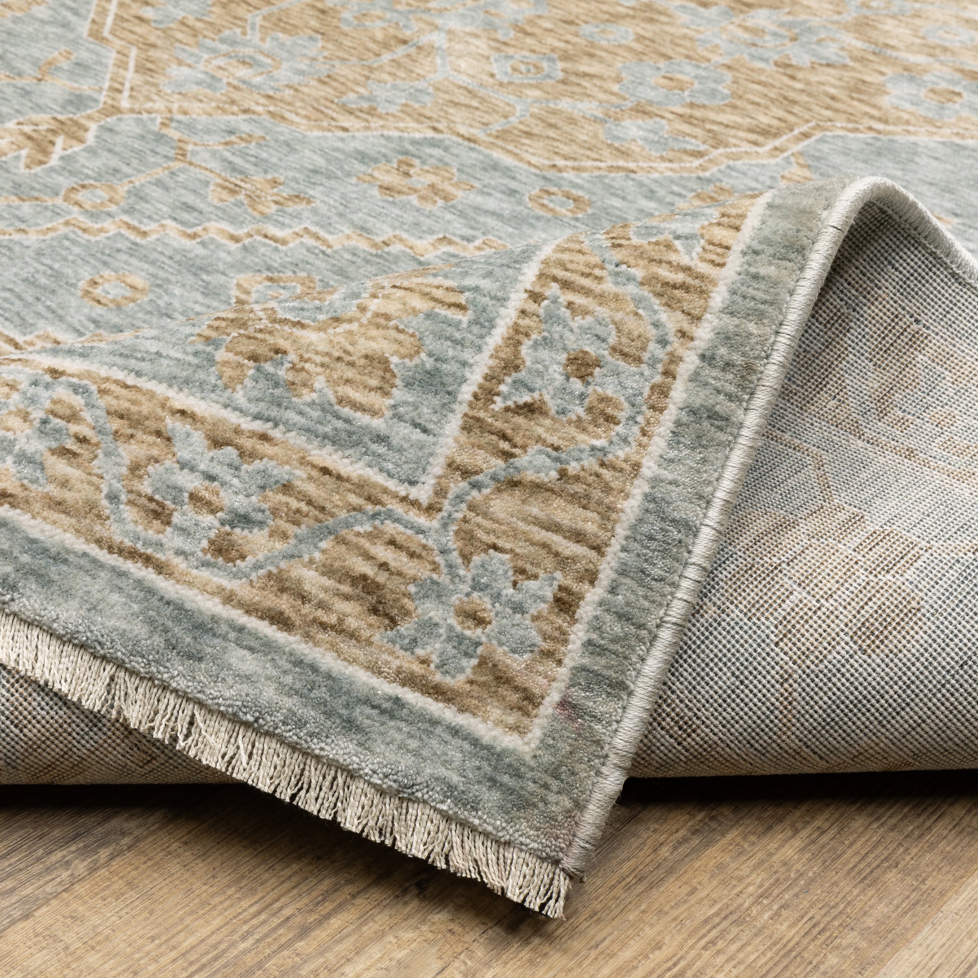 Echo Medallion Beige/ Blue Cut Pile Rug