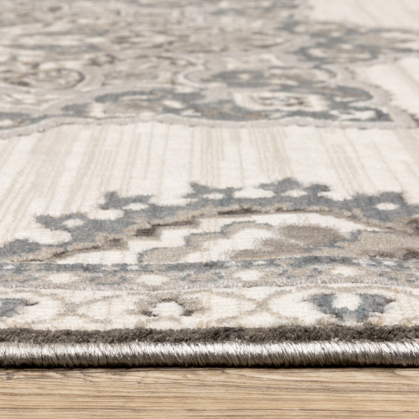 Ellington Medallion Ivory/ Blue Oriental Cut Pile Rug