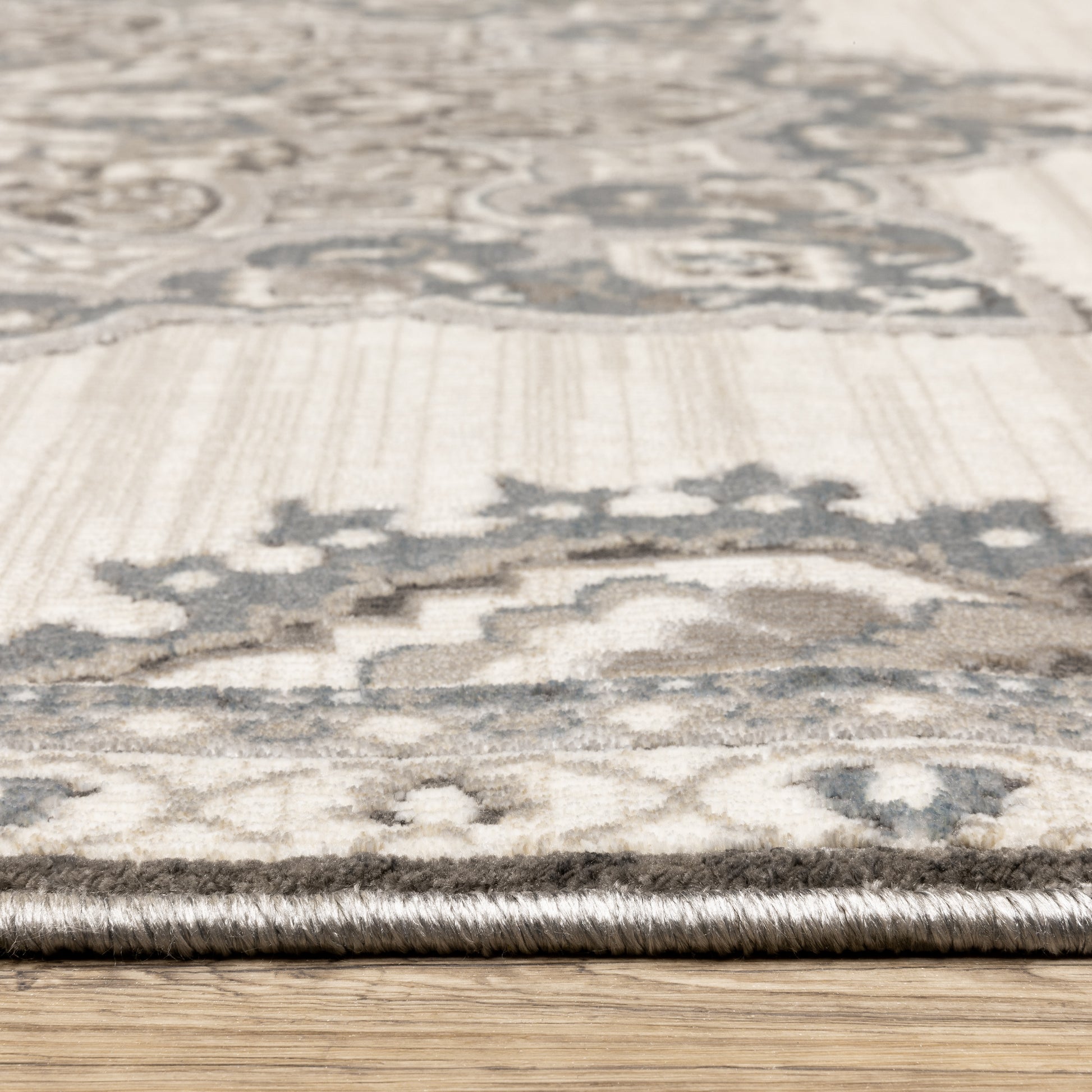 Ellington Medallion Ivory/ Blue Oriental Cut Pile Rug