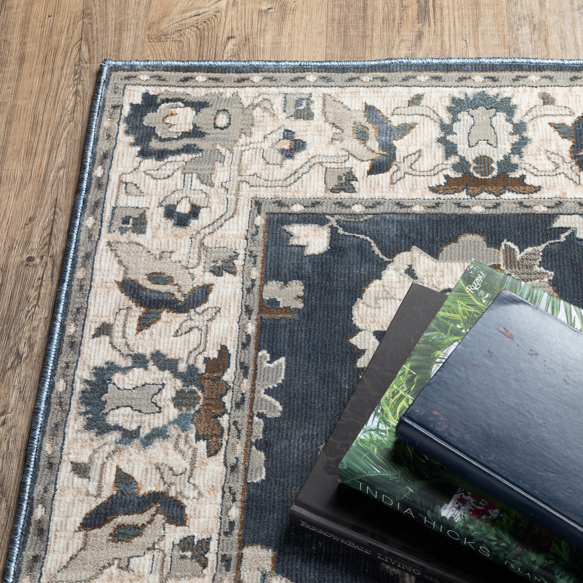 Ellington Floral Blue/ Beige Oriental Cut Pile Rug