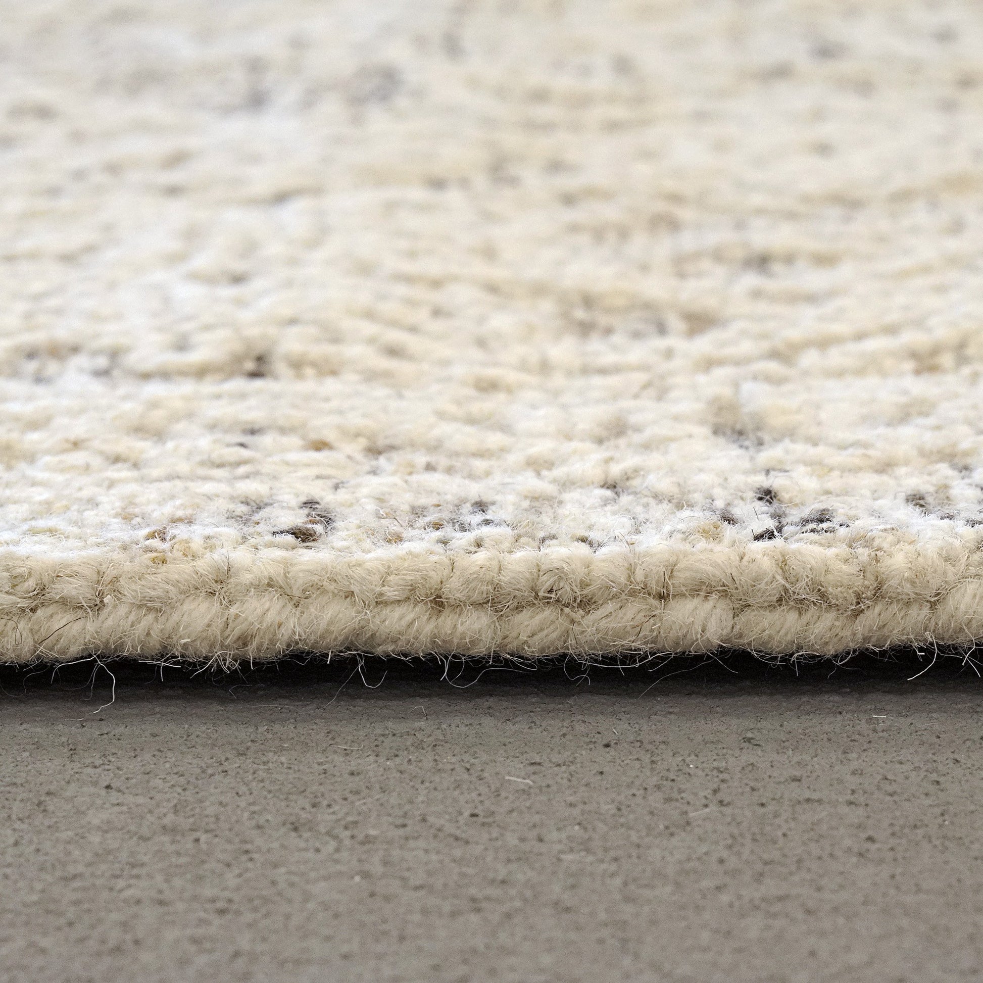 DARCY 1124 Ivory/Taupe – pile