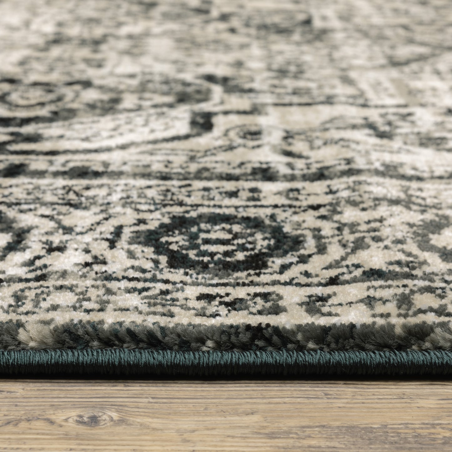 Georgia Medallion Grey/ Black Distressed Cut Pile Rug