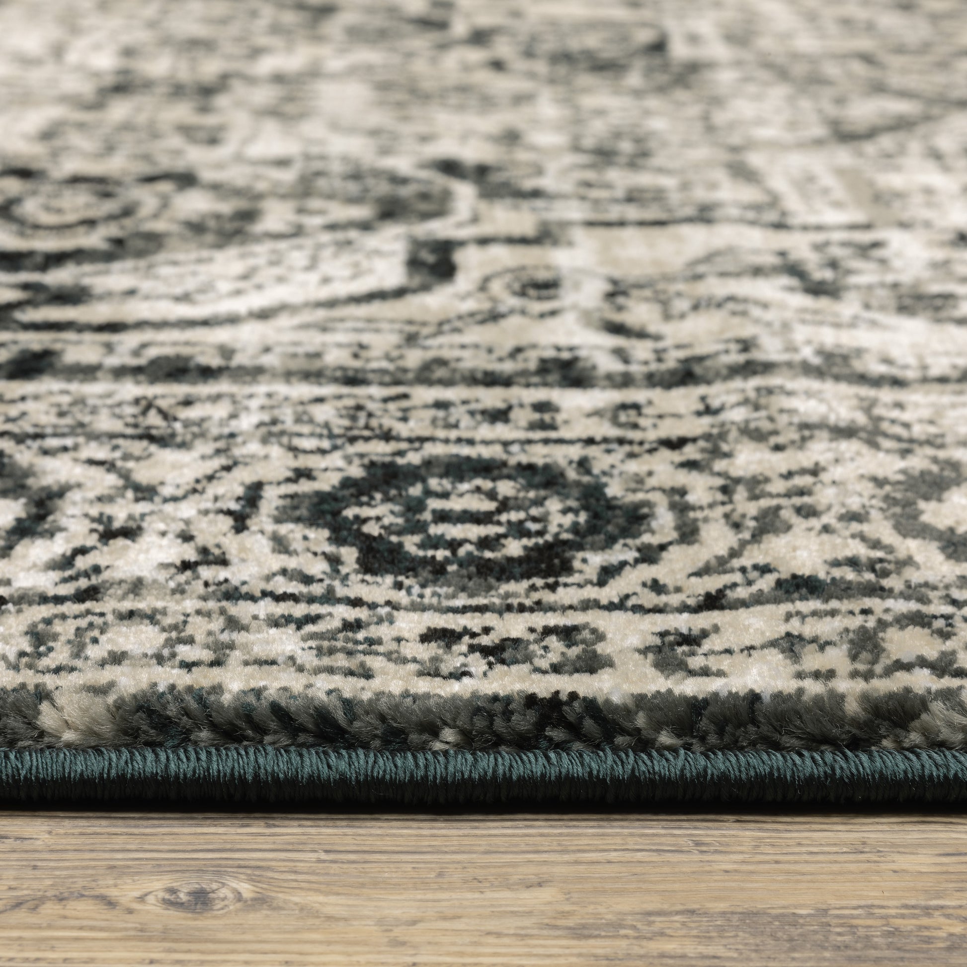 Georgia Medallion Grey/ Black Distressed Cut Pile Rug