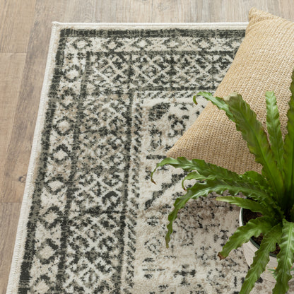 Georgia Medallion Ivory/ Grey Distressed Cut Pile Rug