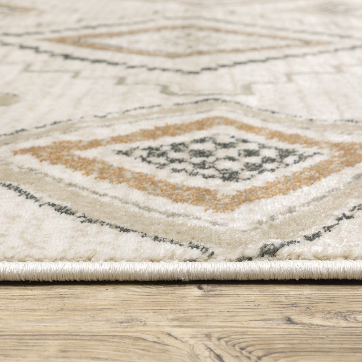 Georgia Tribal Ivory/ Orange Southwest/Lodge Cut Pile Rug