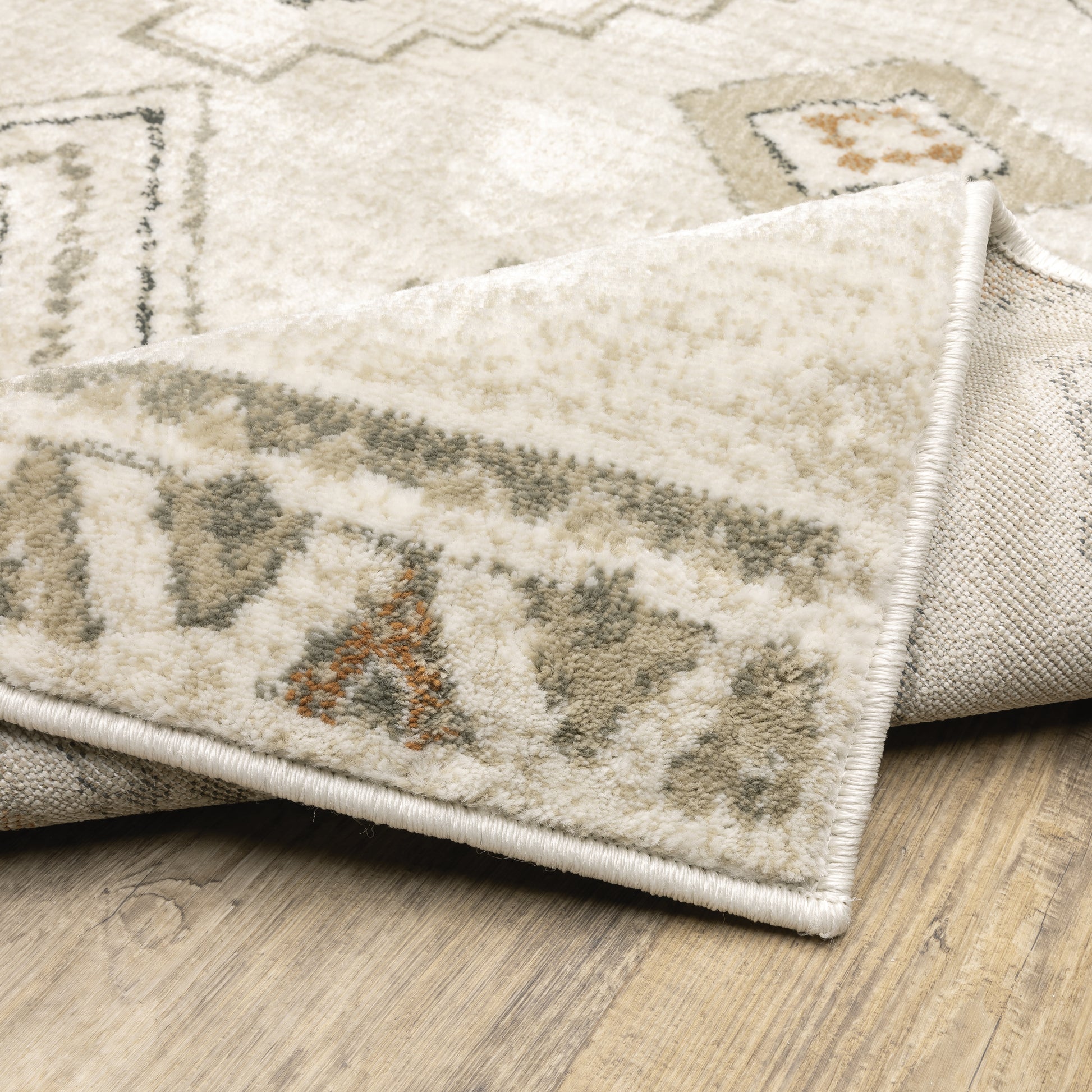 Georgia Tribal Ivory/ Orange Southwest/Lodge Cut Pile Rug