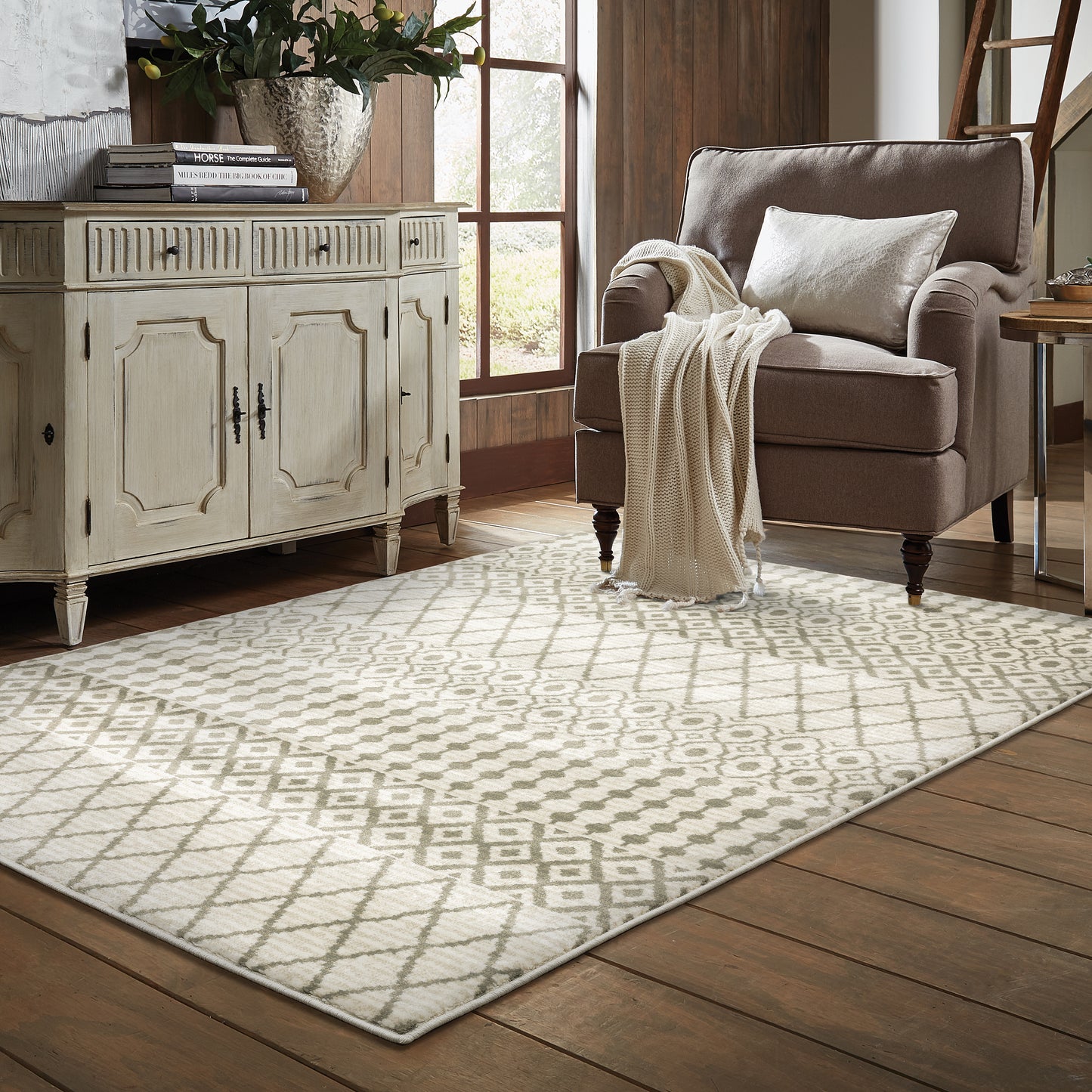 Georgia Southwest/Lodge Ivory/ Grey Tribal Cut Pile Rug