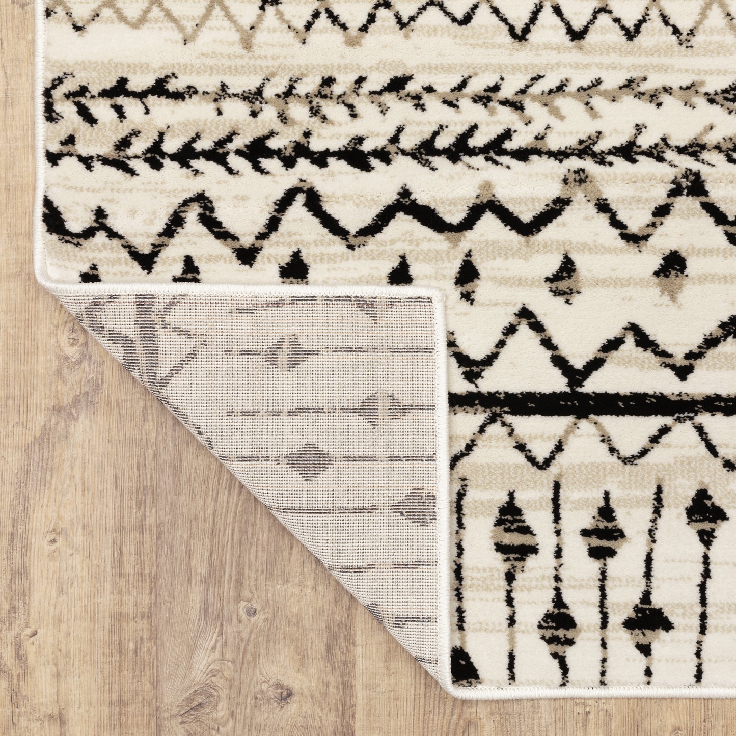 Georgia Tribal Ivory/ Black Distressed Cut Pile Rug