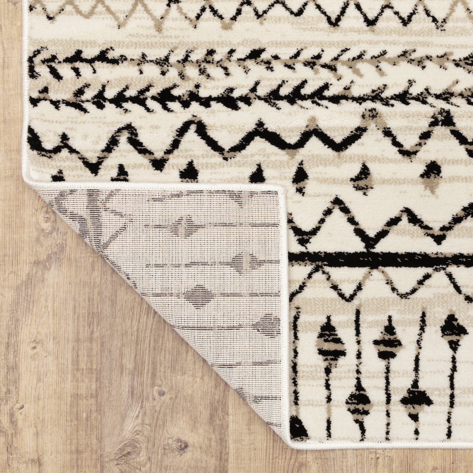 Georgia Tribal Ivory/ Black Distressed Cut Pile Rug