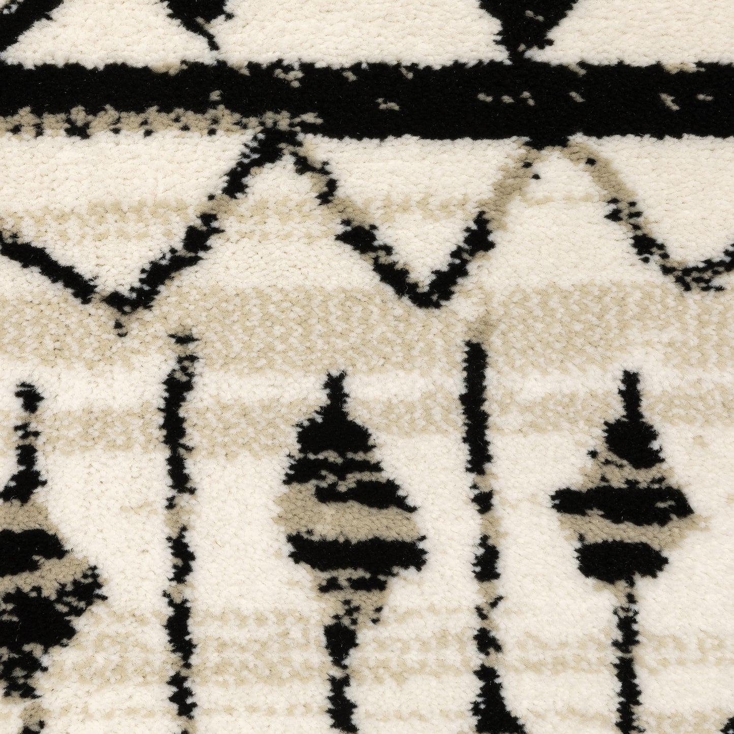 Georgia Tribal Ivory/ Black Distressed Cut Pile Rug