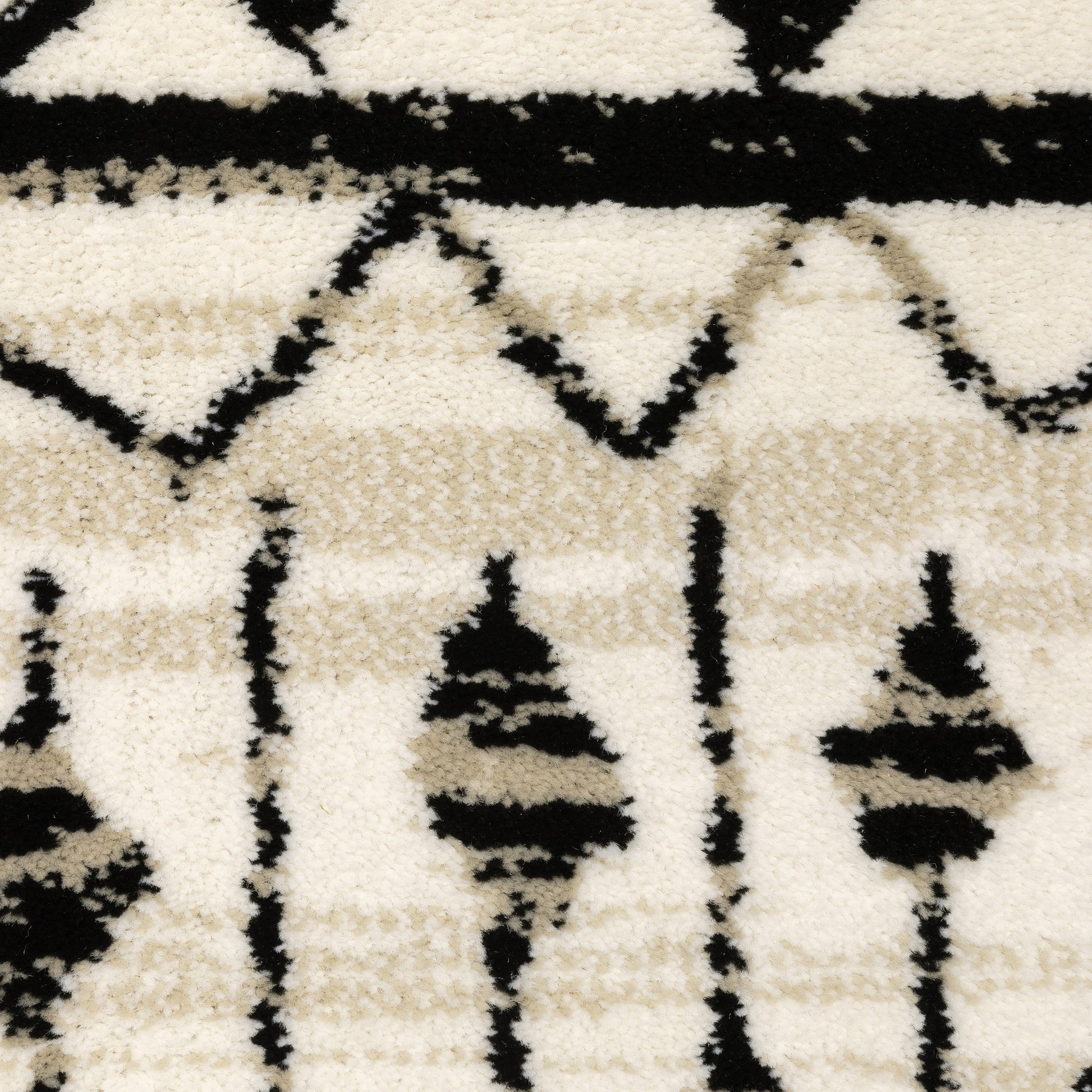 Georgia Tribal Ivory/ Black Distressed Cut Pile Rug