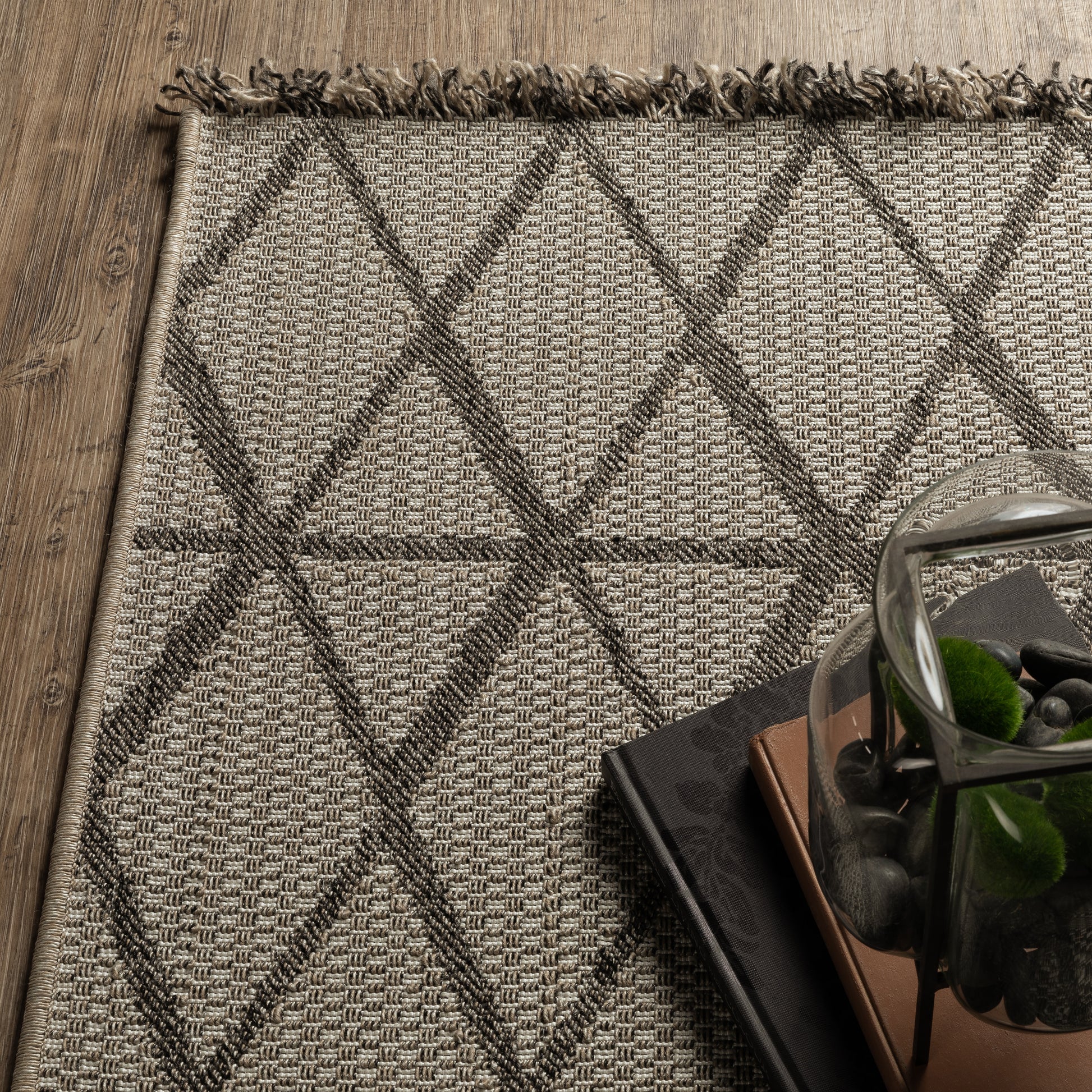 Gillian Lattice Beige/ Black Geometric Flat Weave Rug