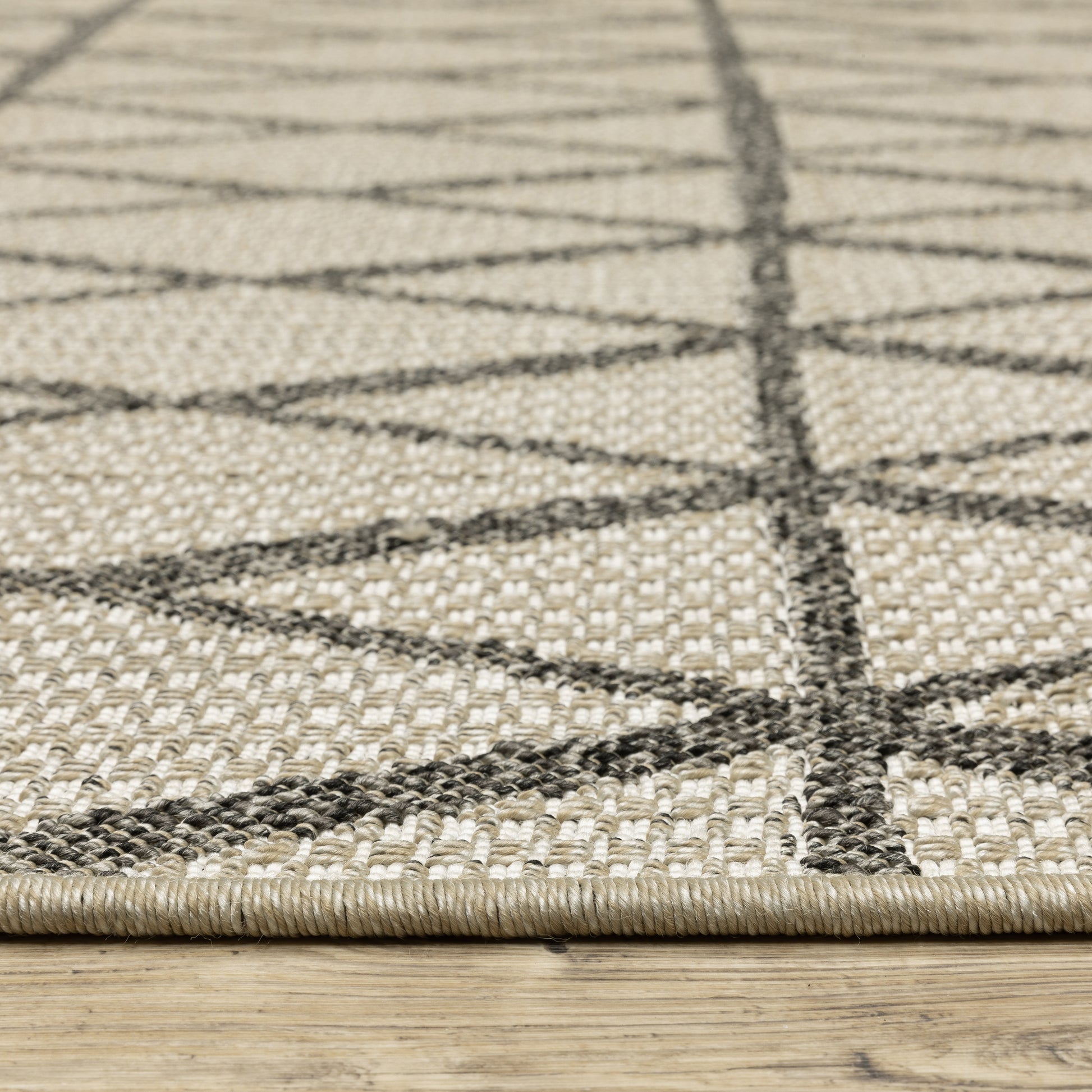 Gillian Lattice Beige/ Black Geometric Flat Weave Rug