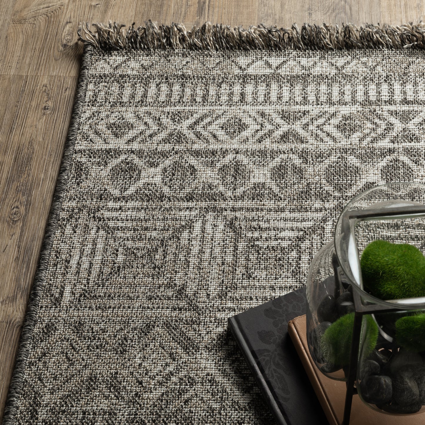 Gillian Stripe Beige/ Black Distressed Flat Weave Rug