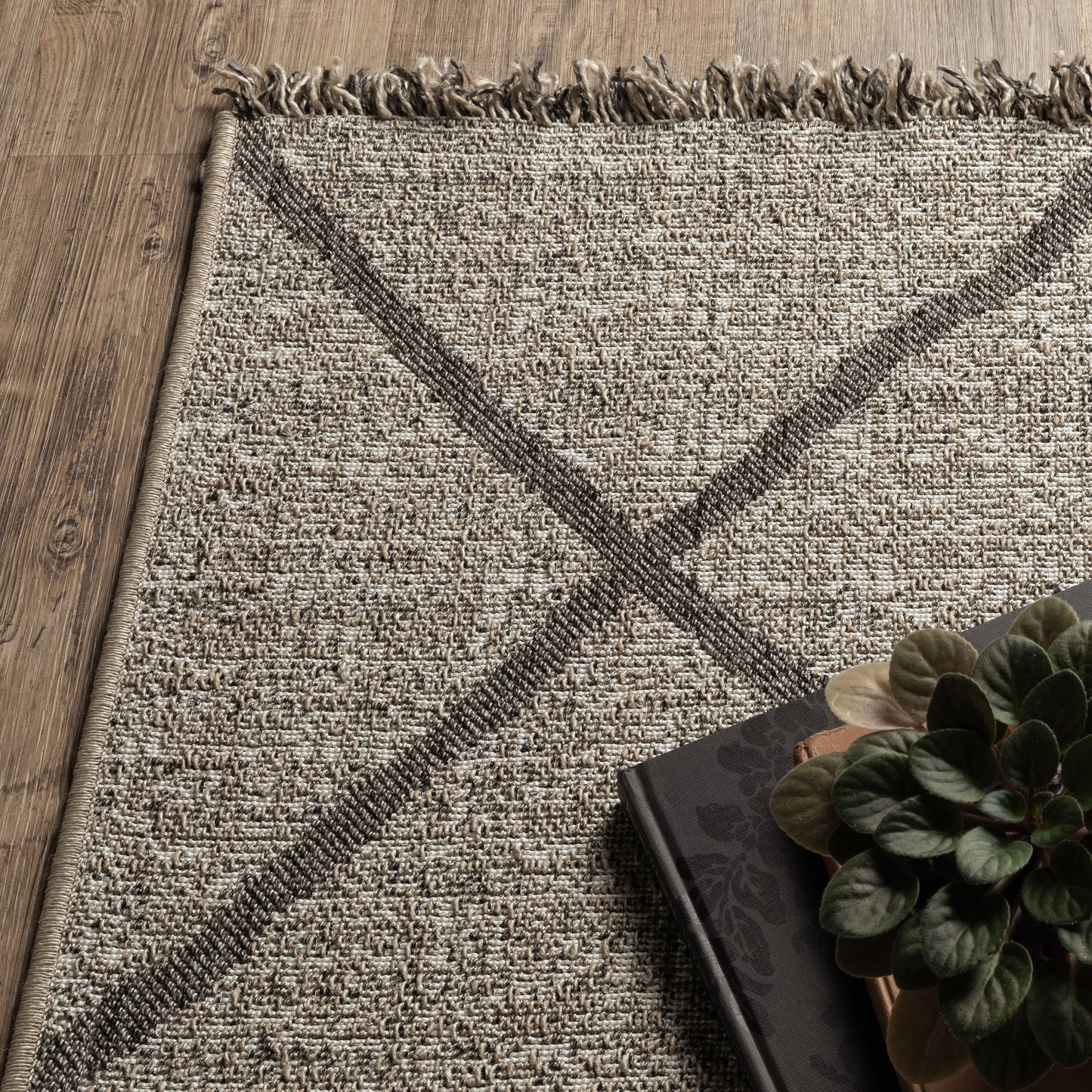 Gillian Lattice Beige/ Black Geometric Flat Weave Rug