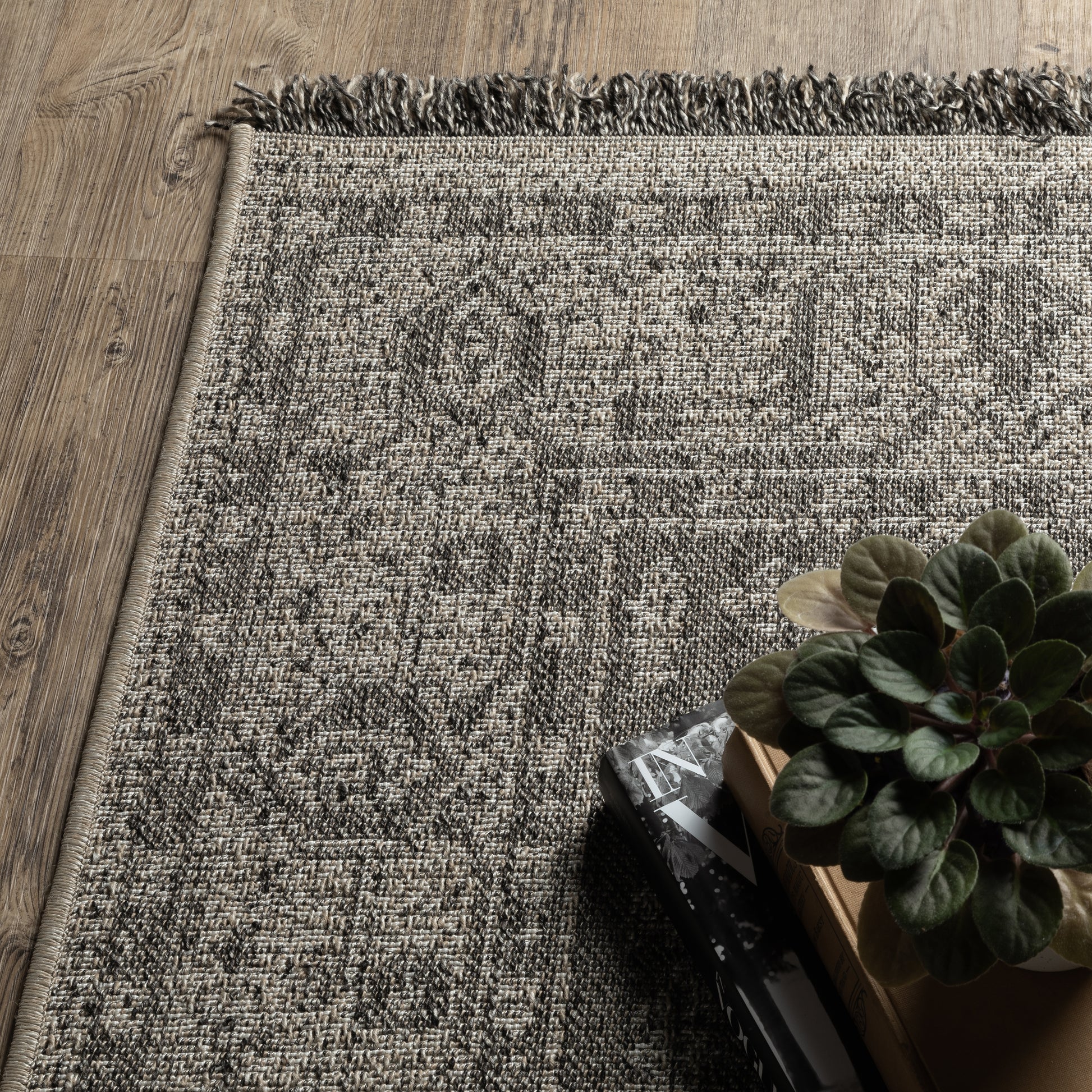 Gillian Medallion Beige/ Black Distressed Flat Weave Rug