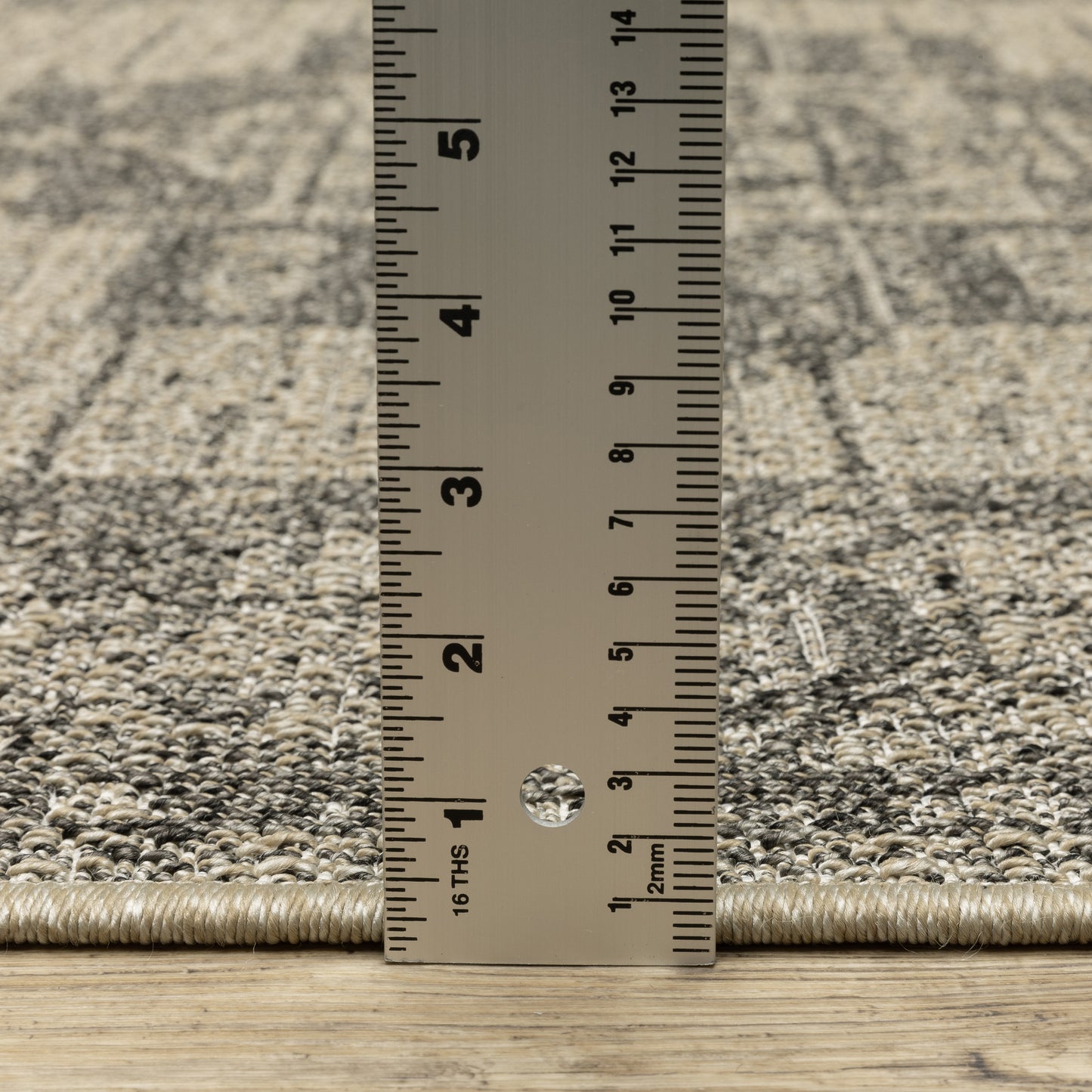 Gillian Medallion Beige/ Black Distressed Flat Weave Rug