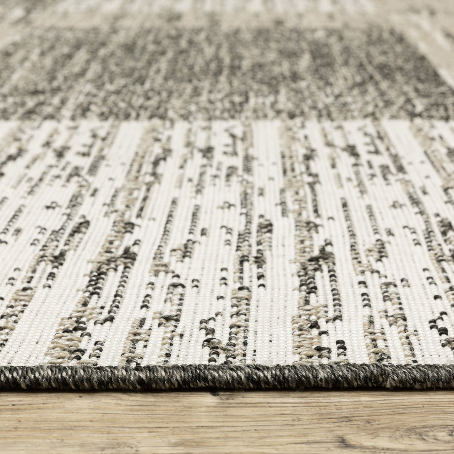 Gillian Distressed Beige/ Black Geometric Flat Weave Rug