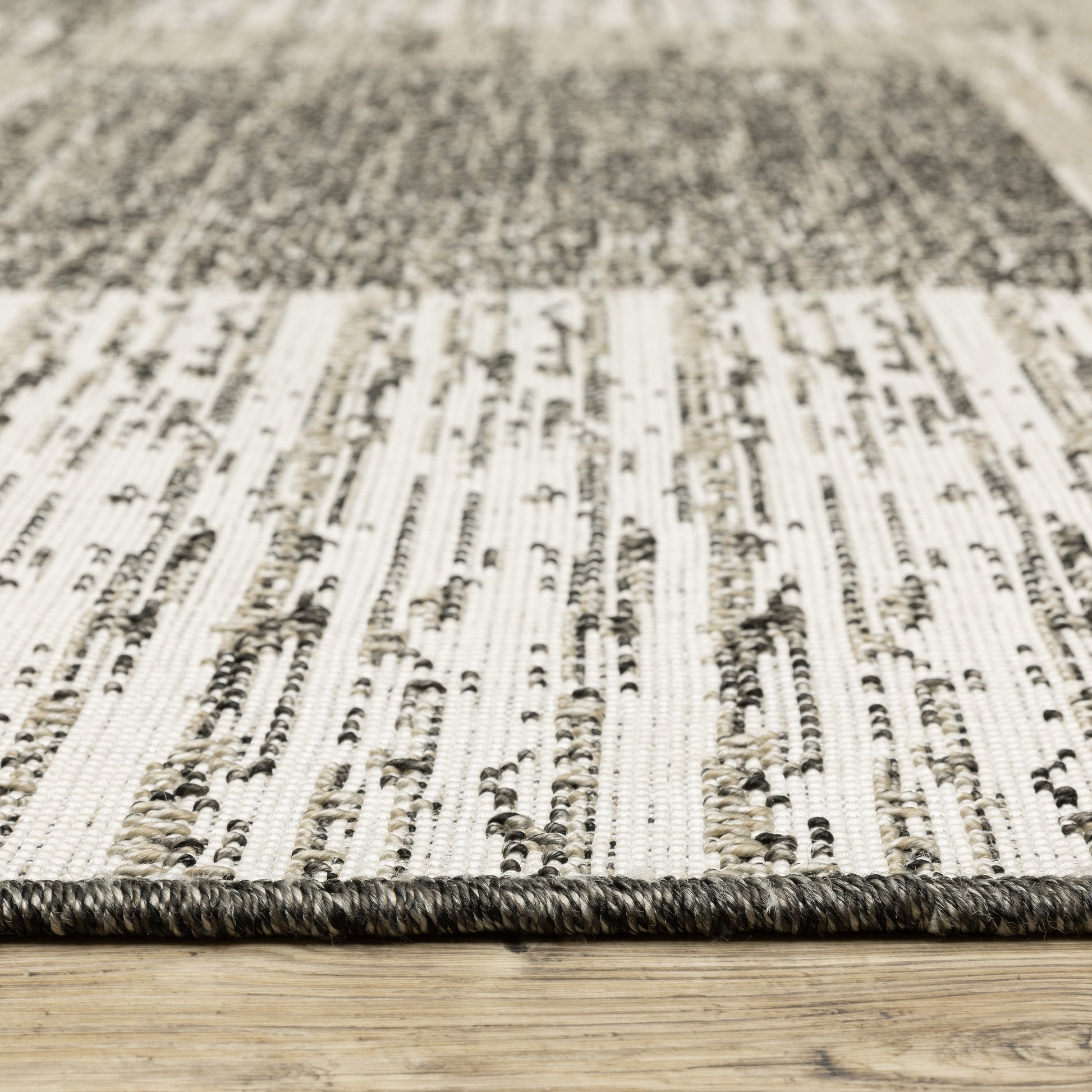 Gillian Distressed Beige/ Black Geometric Flat Weave Rug