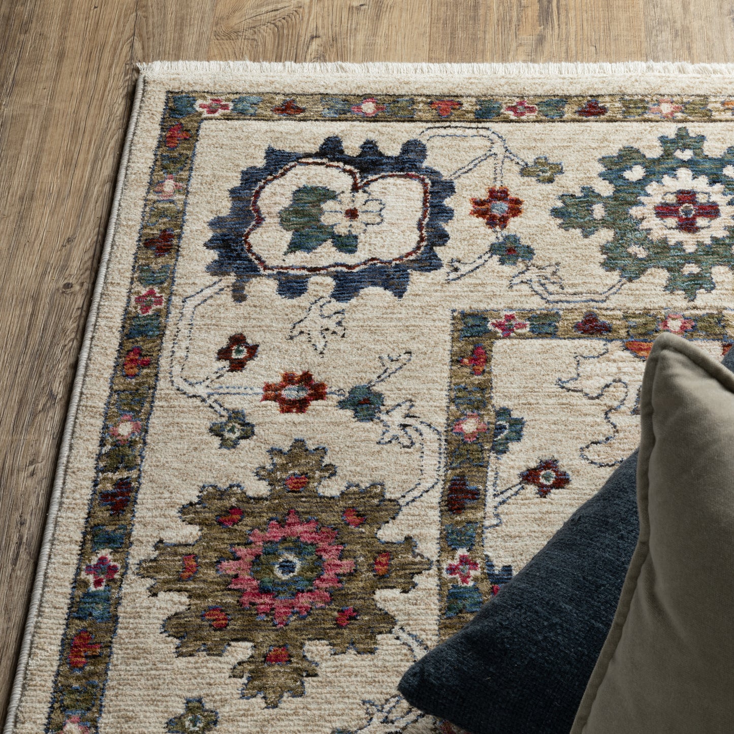 Hastings Floral Ivory/ Multi Cut Pile Rug