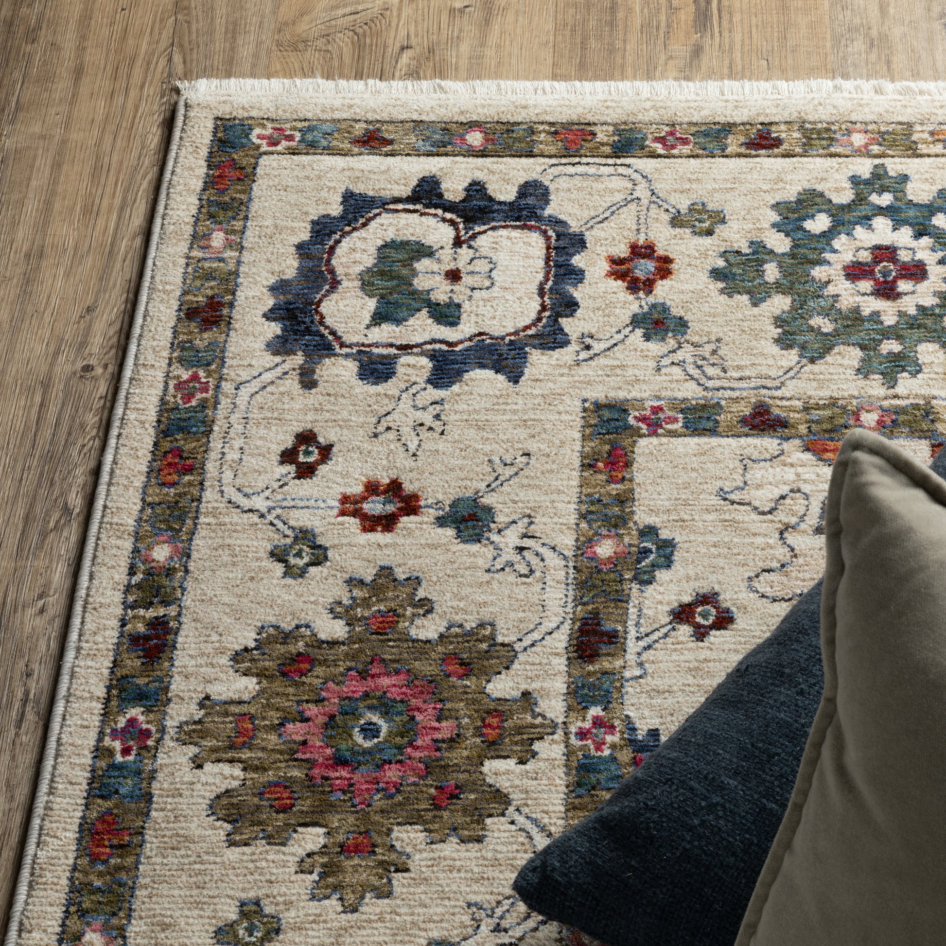 Hastings Floral Ivory/ Multi Cut Pile Rug