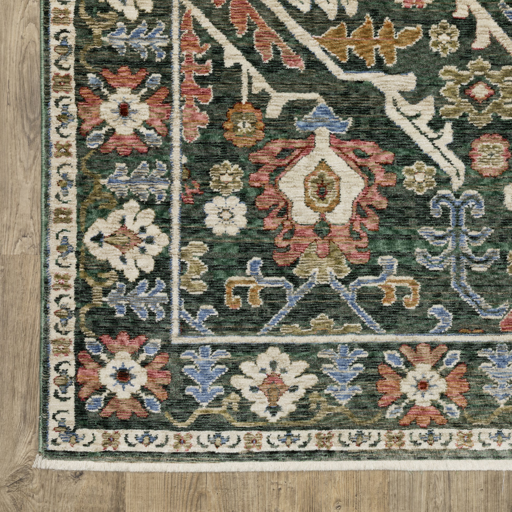 Hastings Medallion Green/ Pink Floral Cut Pile Rug