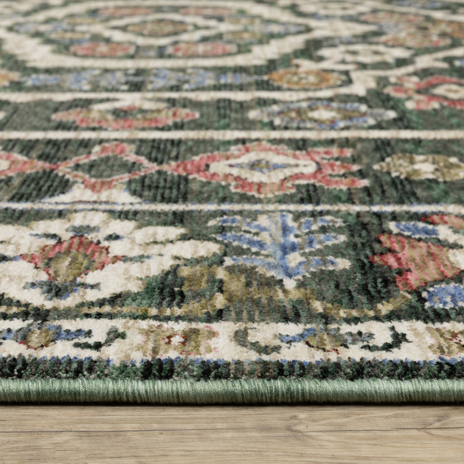 Hastings Medallion Green/ Pink Floral Cut Pile Rug