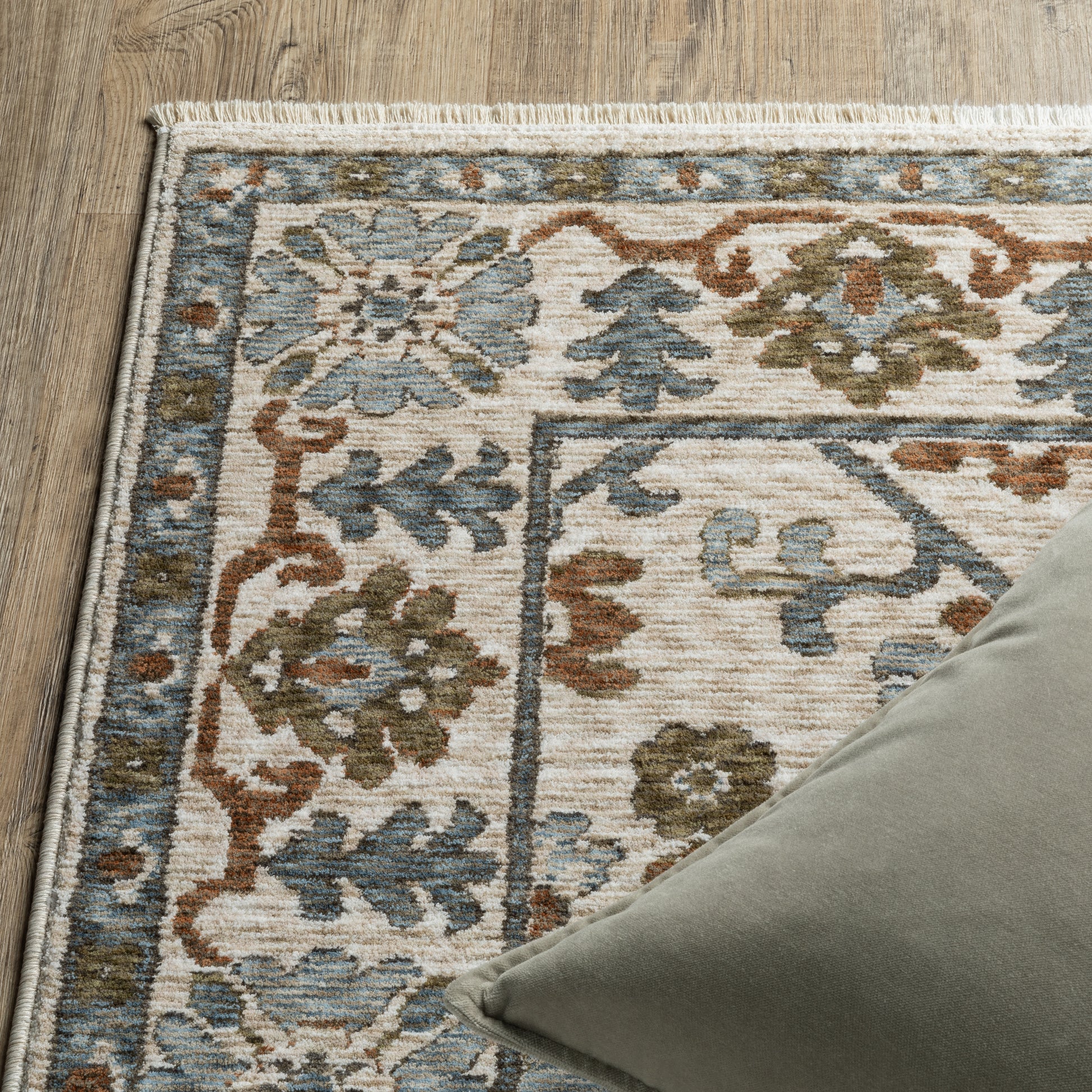Hastings Medallion Ivory/ Green Floral Cut Pile Rug