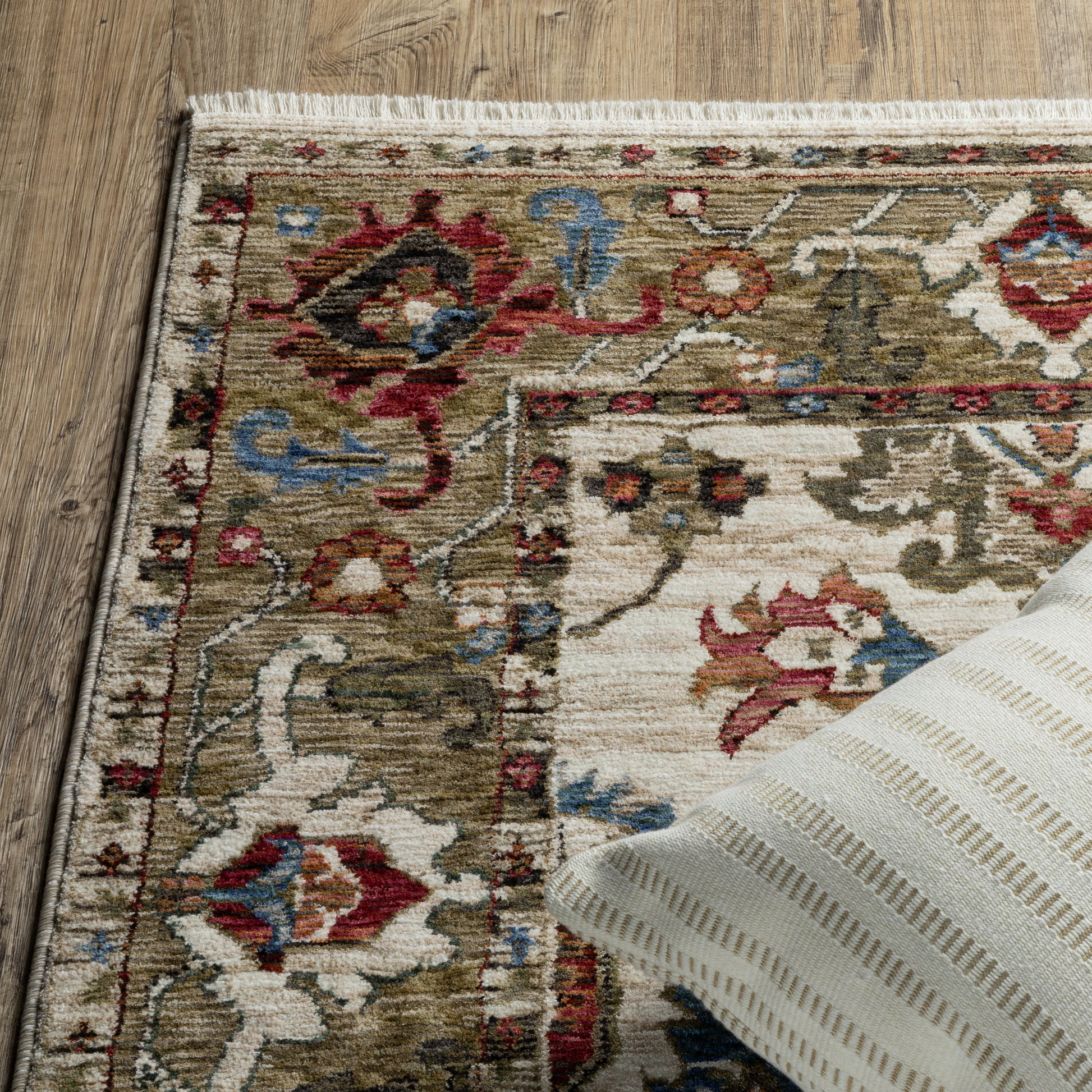 Hastings Oriental Ivory/ Green Floral Cut Pile Rug