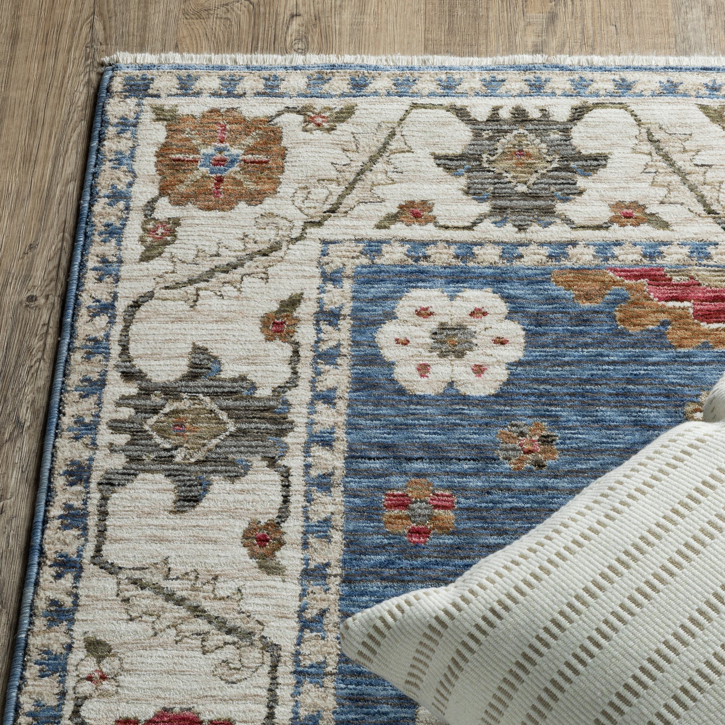 Hastings Distressed Blue/ Ivory Floral Cut Pile Rug