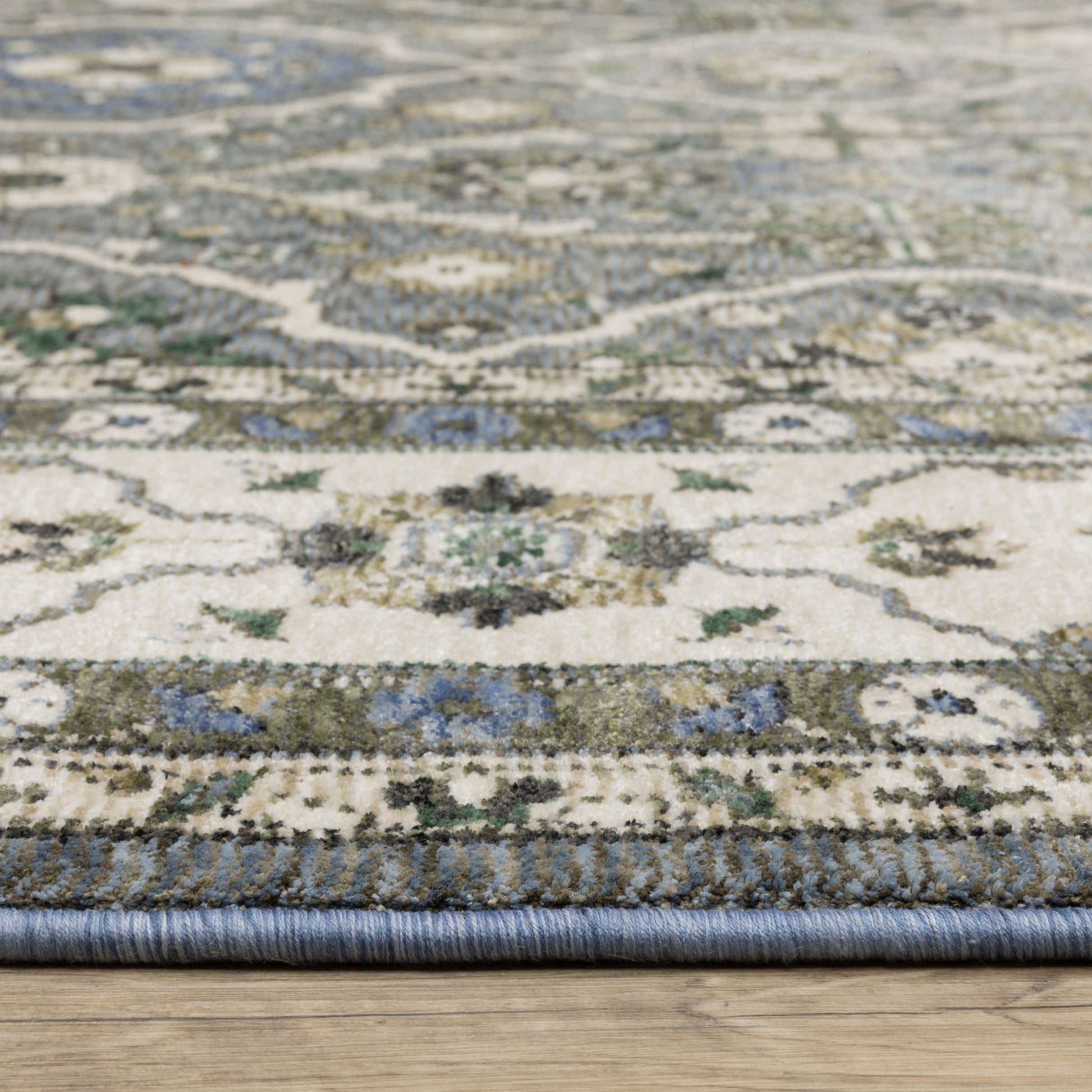 Hastings Floral Blue/ Ivory Oriental Cut Pile Rug