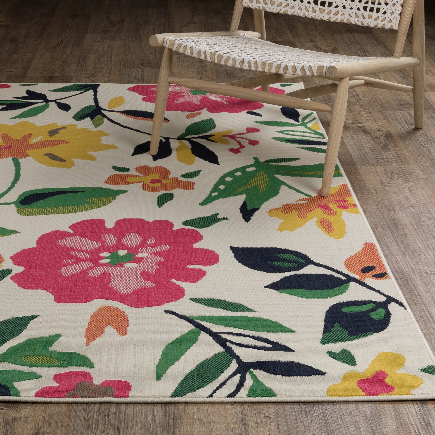 Havana Outdoor Ivory/ Multi Floral Cut Pile Rug
