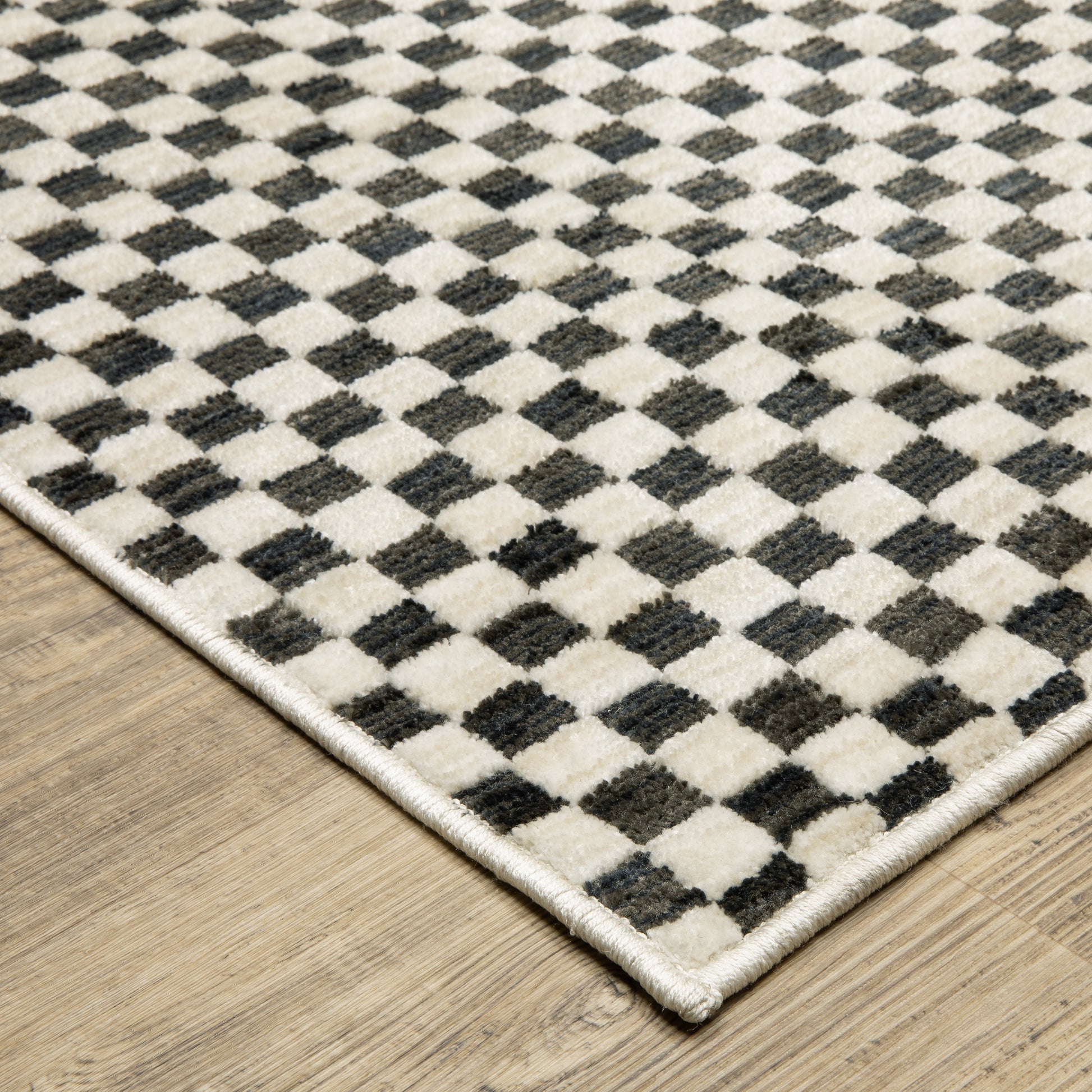 Hunter Geometric Black/ Ivory Cut Pile Rug