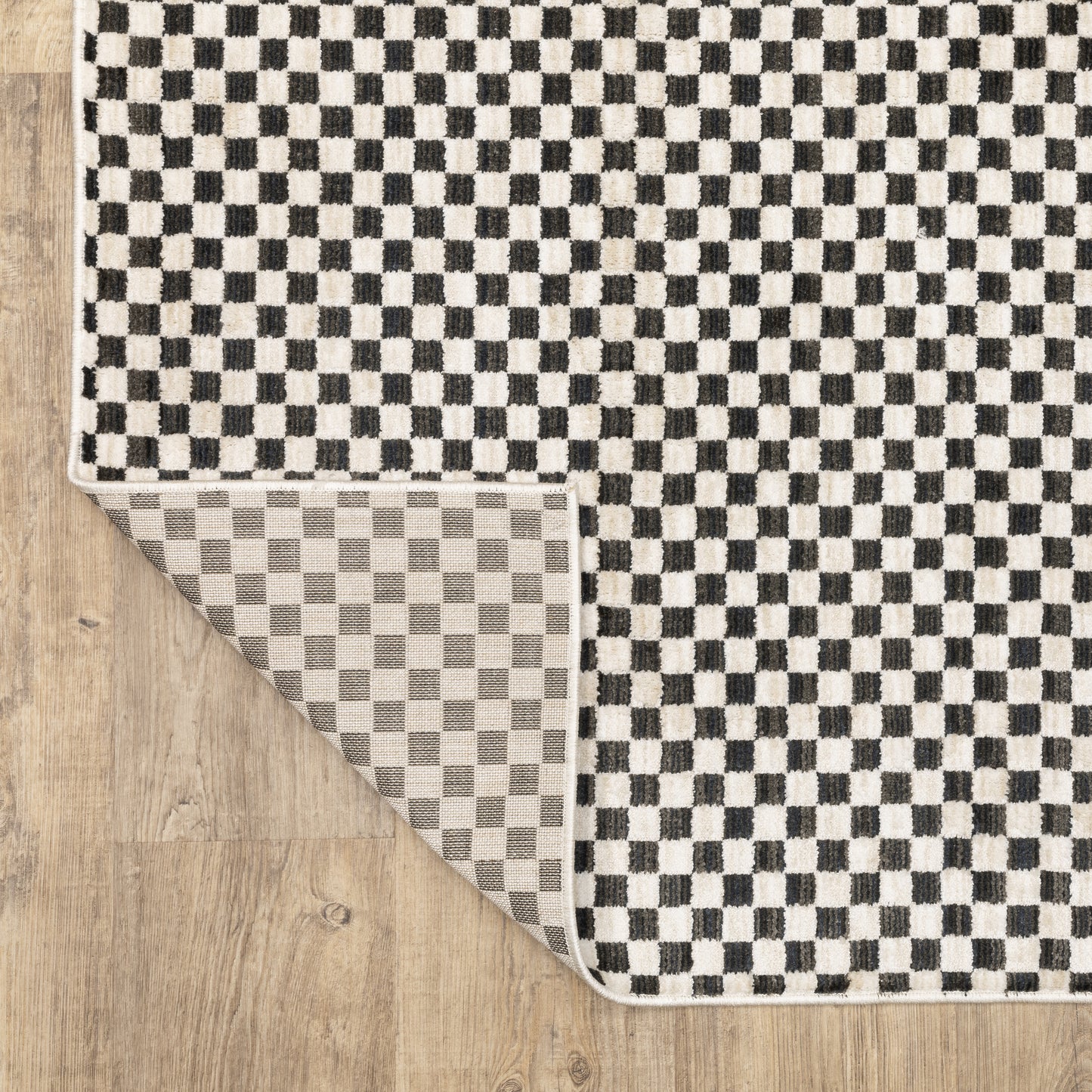 Hunter Geometric Black/ Ivory Cut Pile Rug